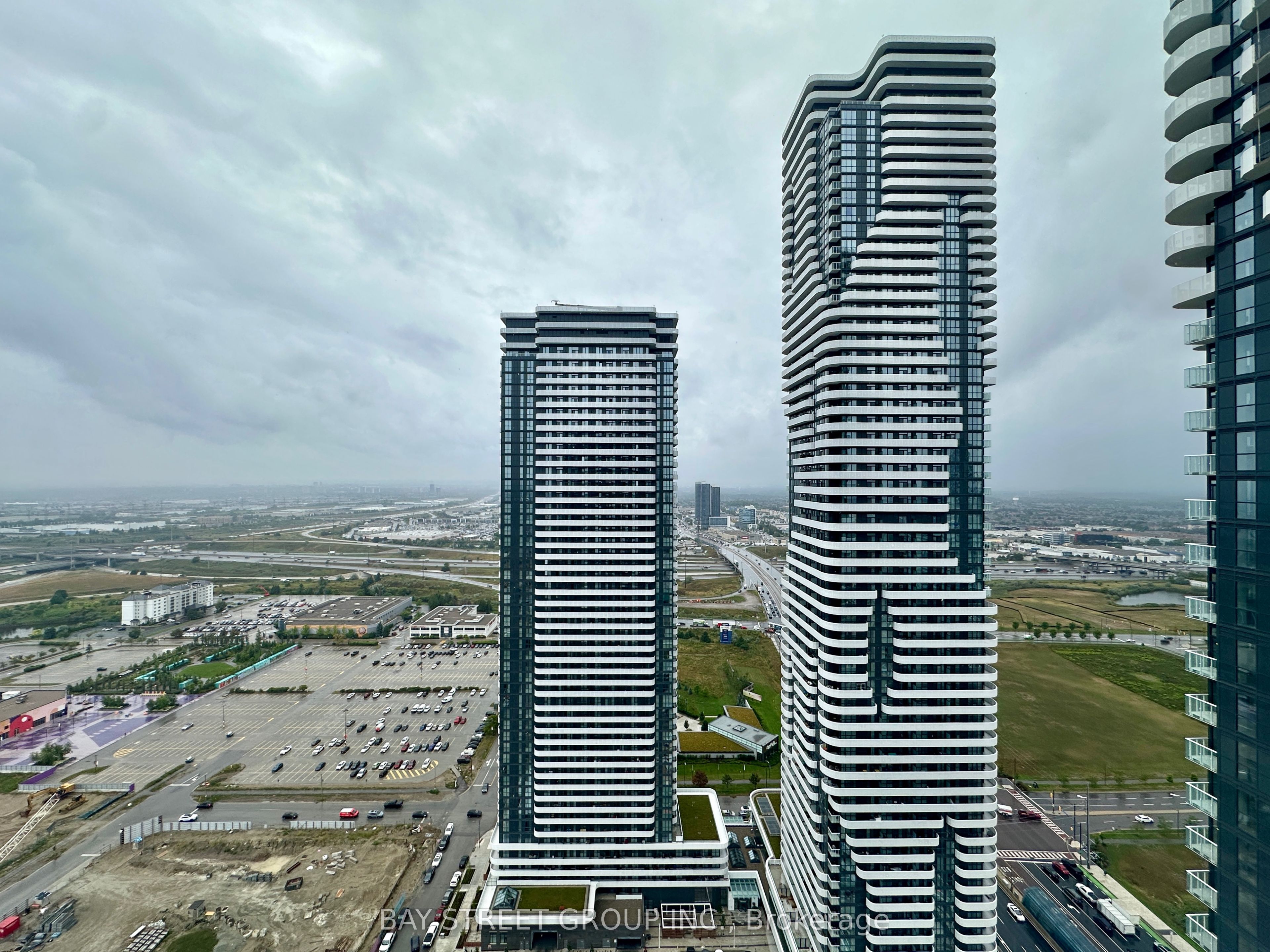 28 Interchange Way N/A 4102, Vaughan, ON L4K 0P8