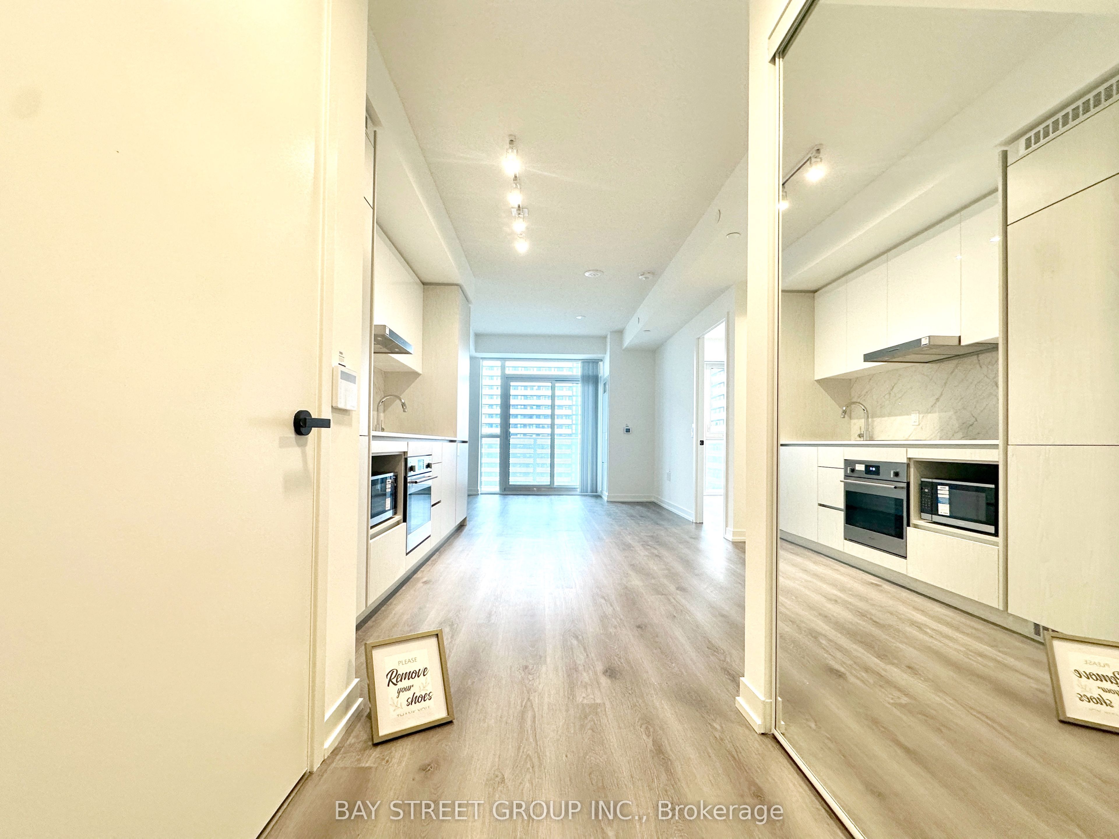 28 Interchange Way N/A 4102, Vaughan, ON L4K 0P8 photo 2
