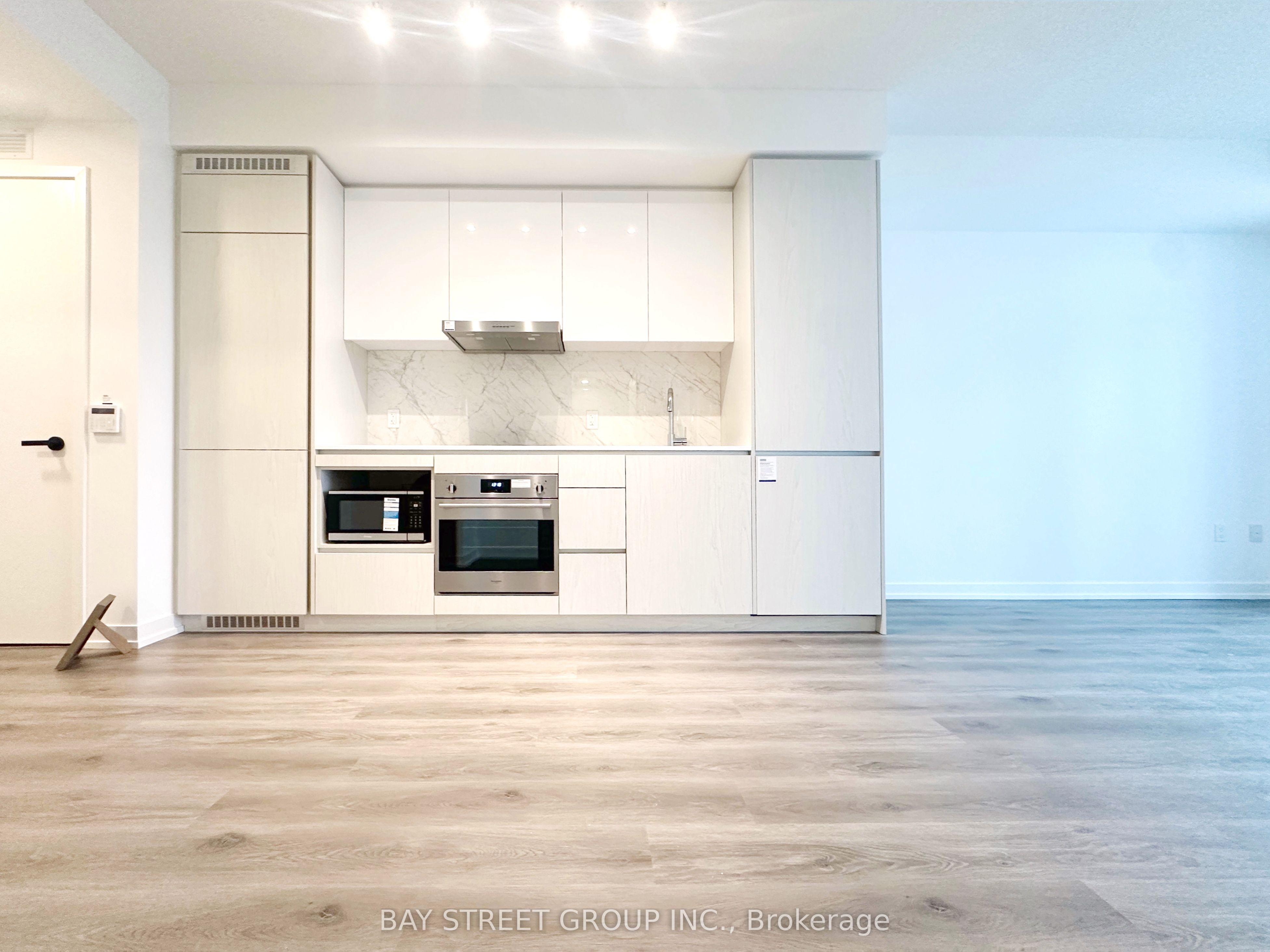 28 Interchange Way N/A 4102, Vaughan, ON L4K 0P8 photo 5