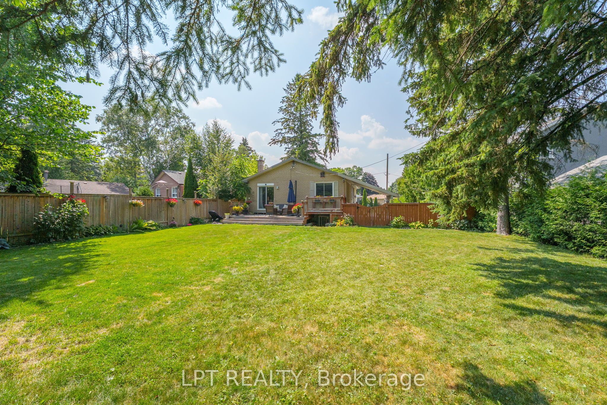 31 Patrick Drive, Aurora, ON L4G 2A6