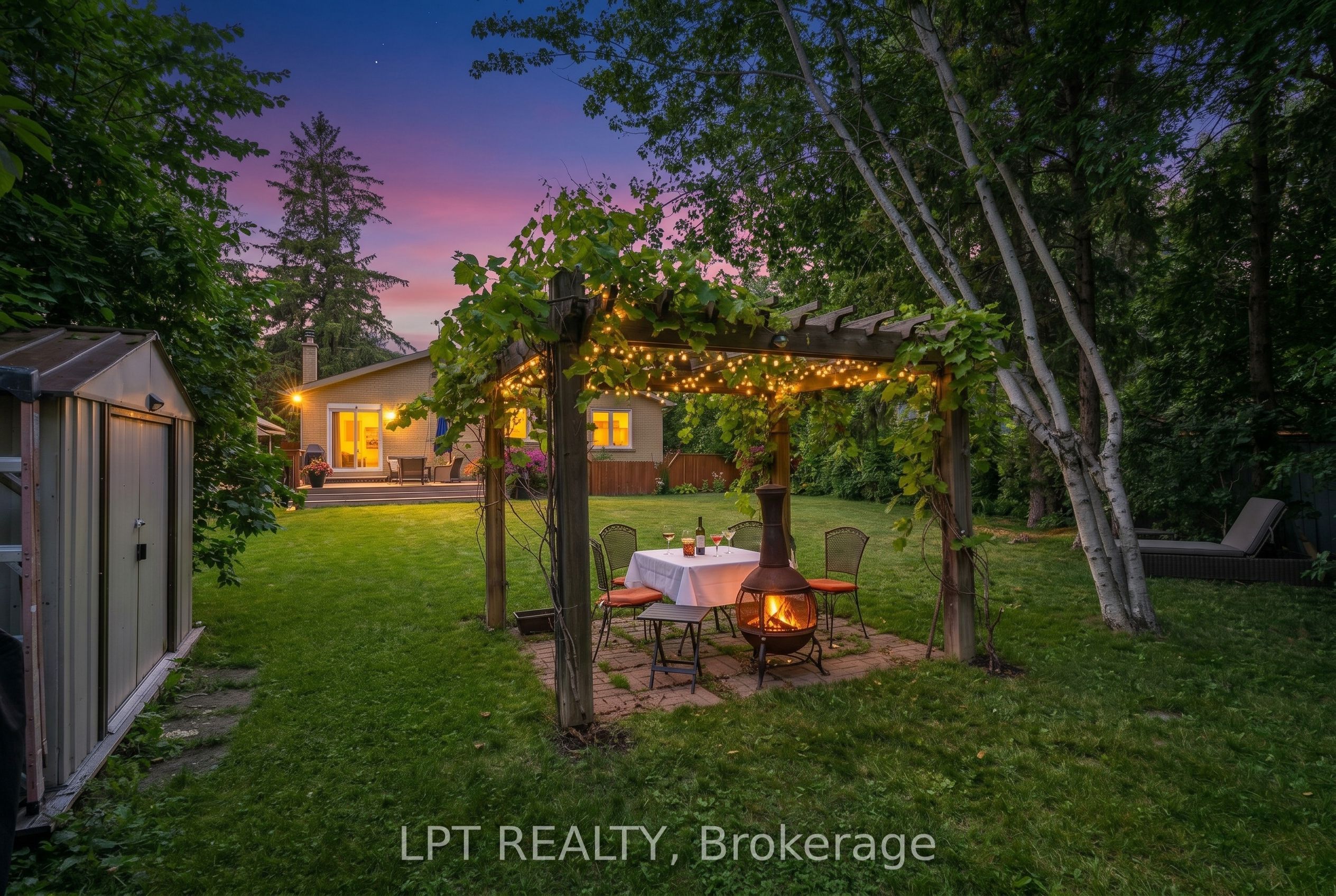 31 Patrick Drive, Aurora, ON L4G 2A6 photo 2
