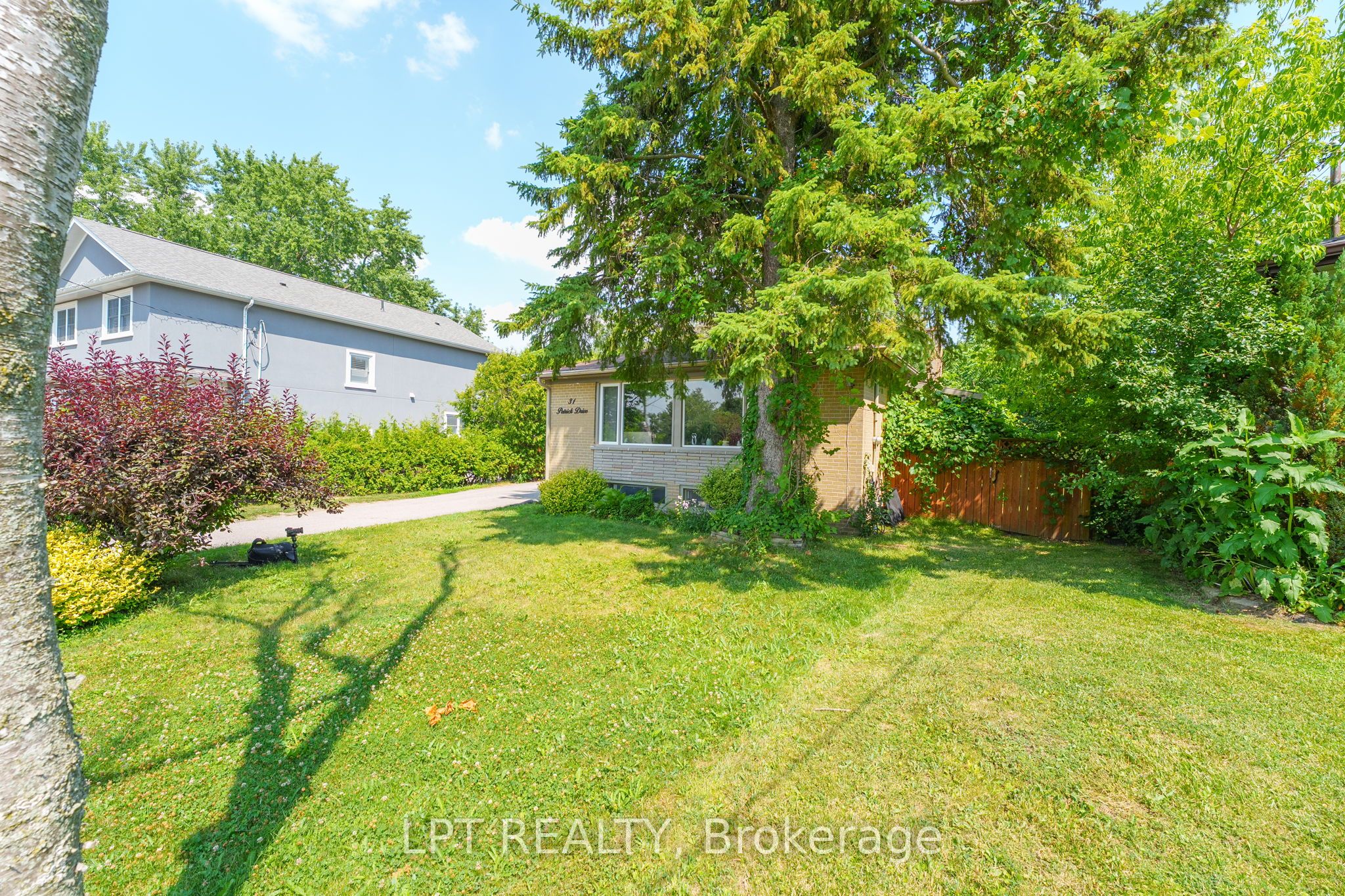 31 Patrick Drive, Aurora, ON L4G 2A6 photo 4
