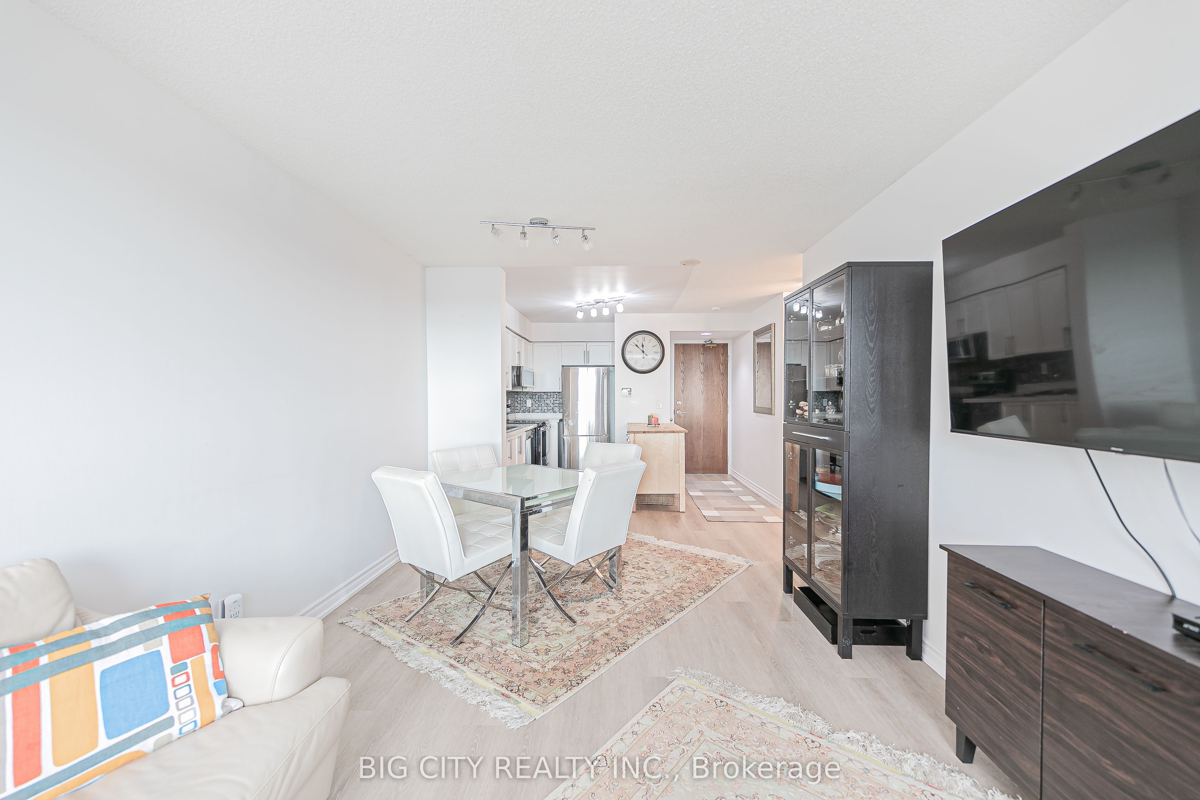 23 Oneida Crescent 1206, Richmond Hill, ON L4B 0A2