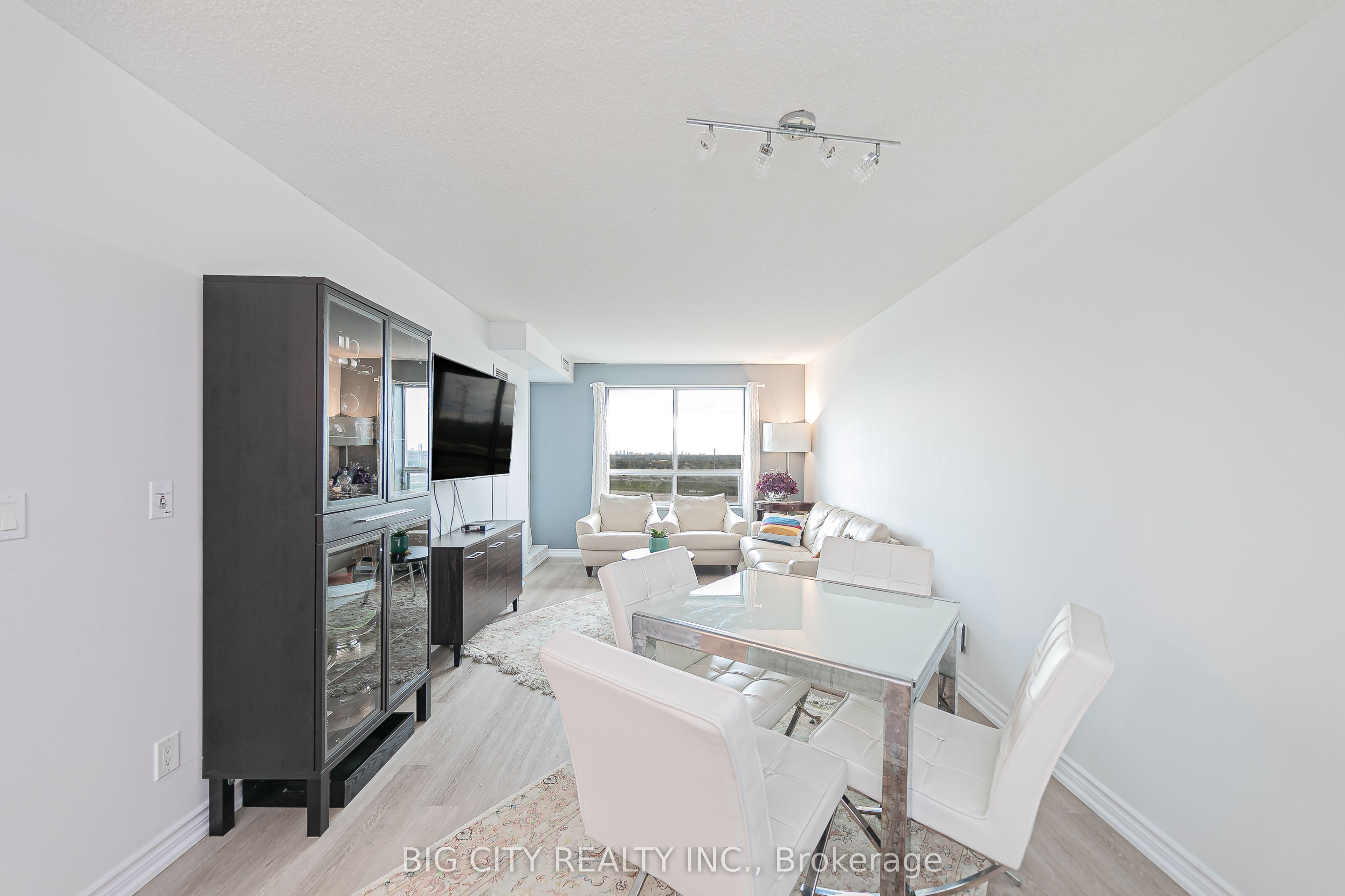 23 Oneida Crescent 1206, Richmond Hill, ON L4B 0A2 photo 5