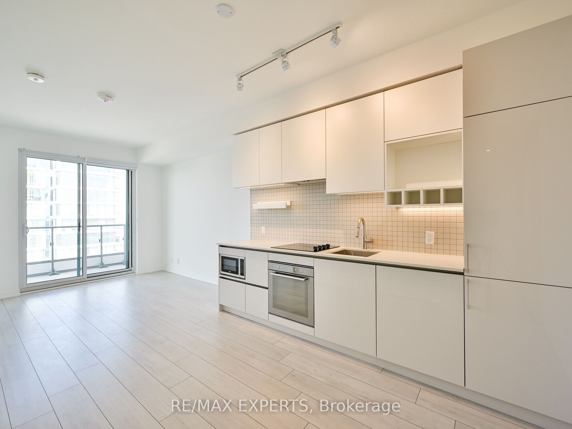 950 Portage Parkway 5910, Vaughan, ON L4K 0J7 photo 4