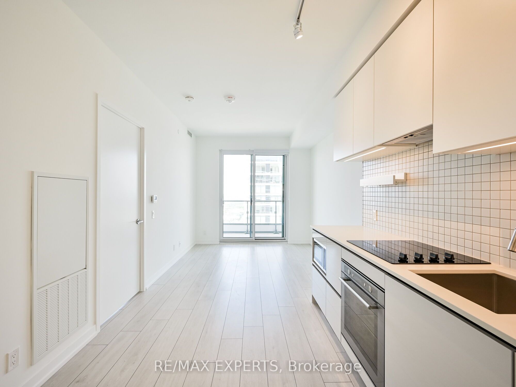 950 Portage Parkway 5910, Vaughan, ON L4K 0J7 photo 5