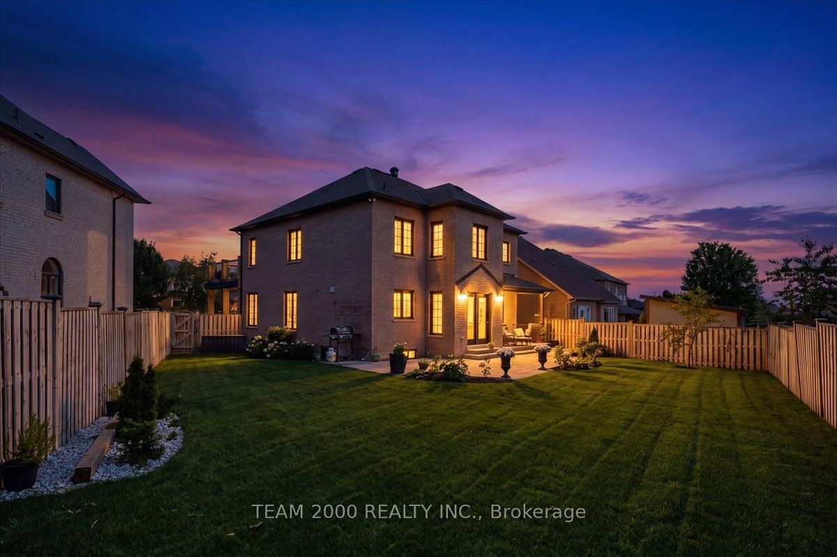26 Crown Crescent, Vaughan, ON L4H 1S7 photo 3