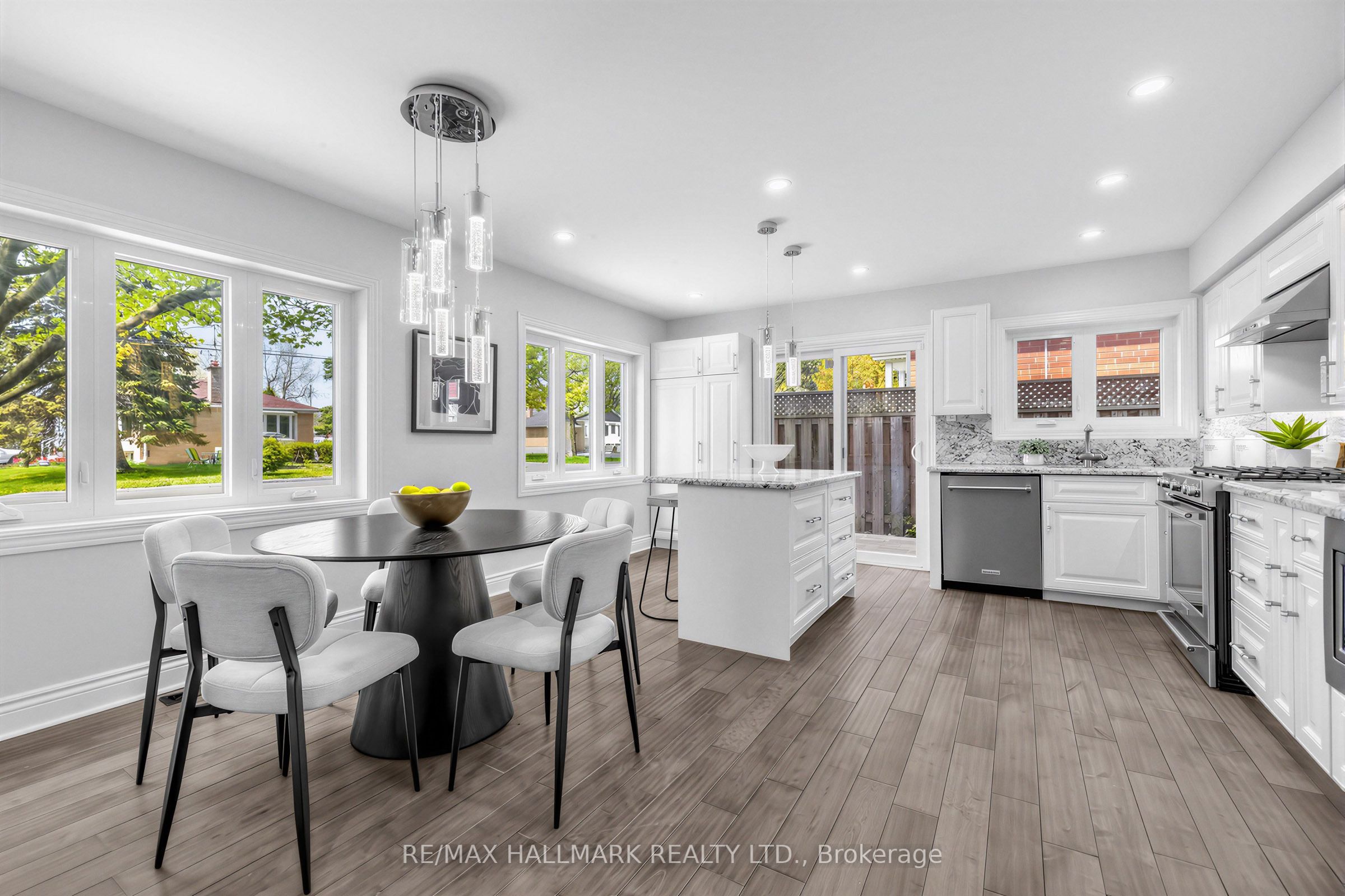 225 Lucas Street, Richmond Hill, ON L4C 4P9 photo 4