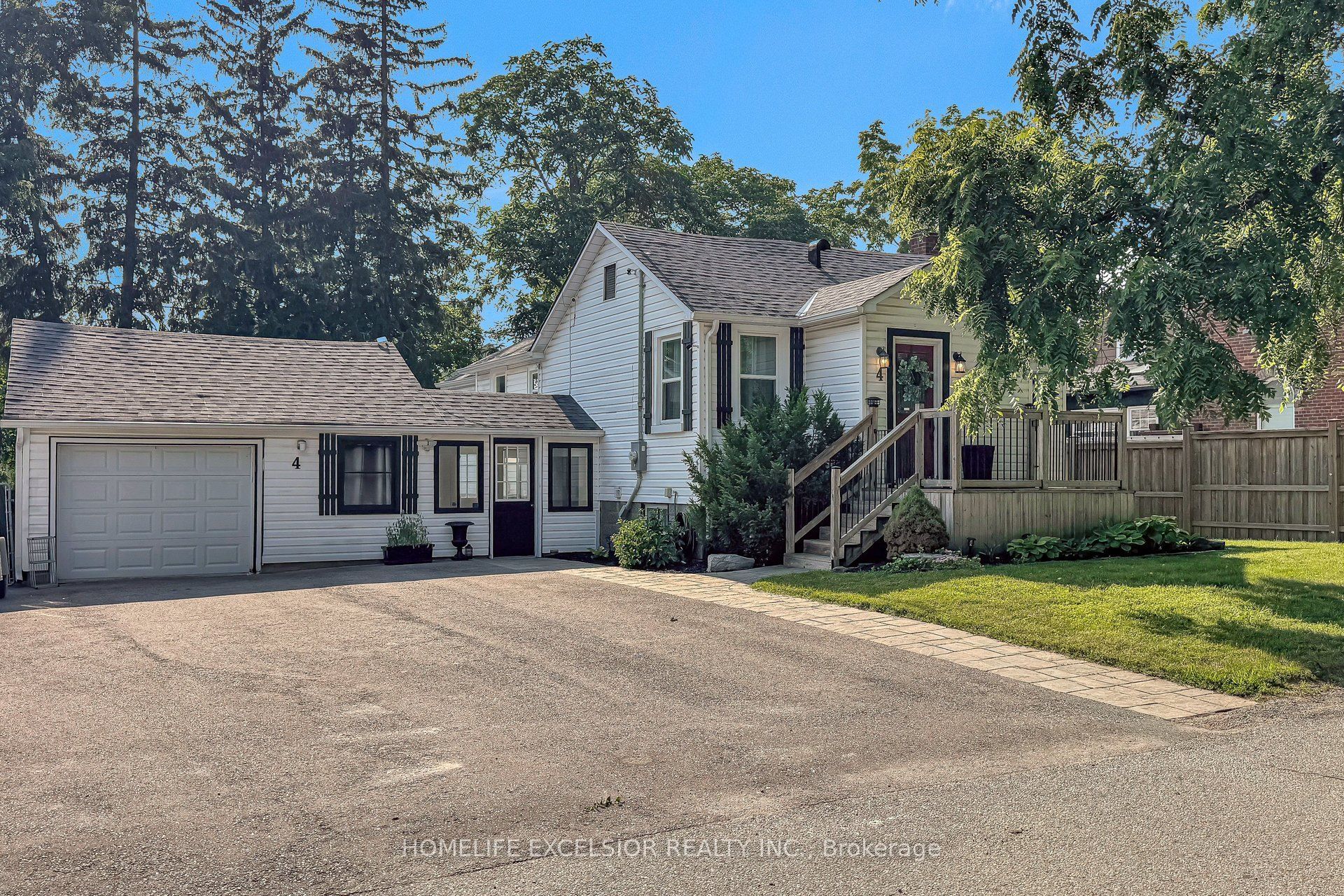 4 Albert Street, Whitchurch-Stouffville, ON L4A 4H1