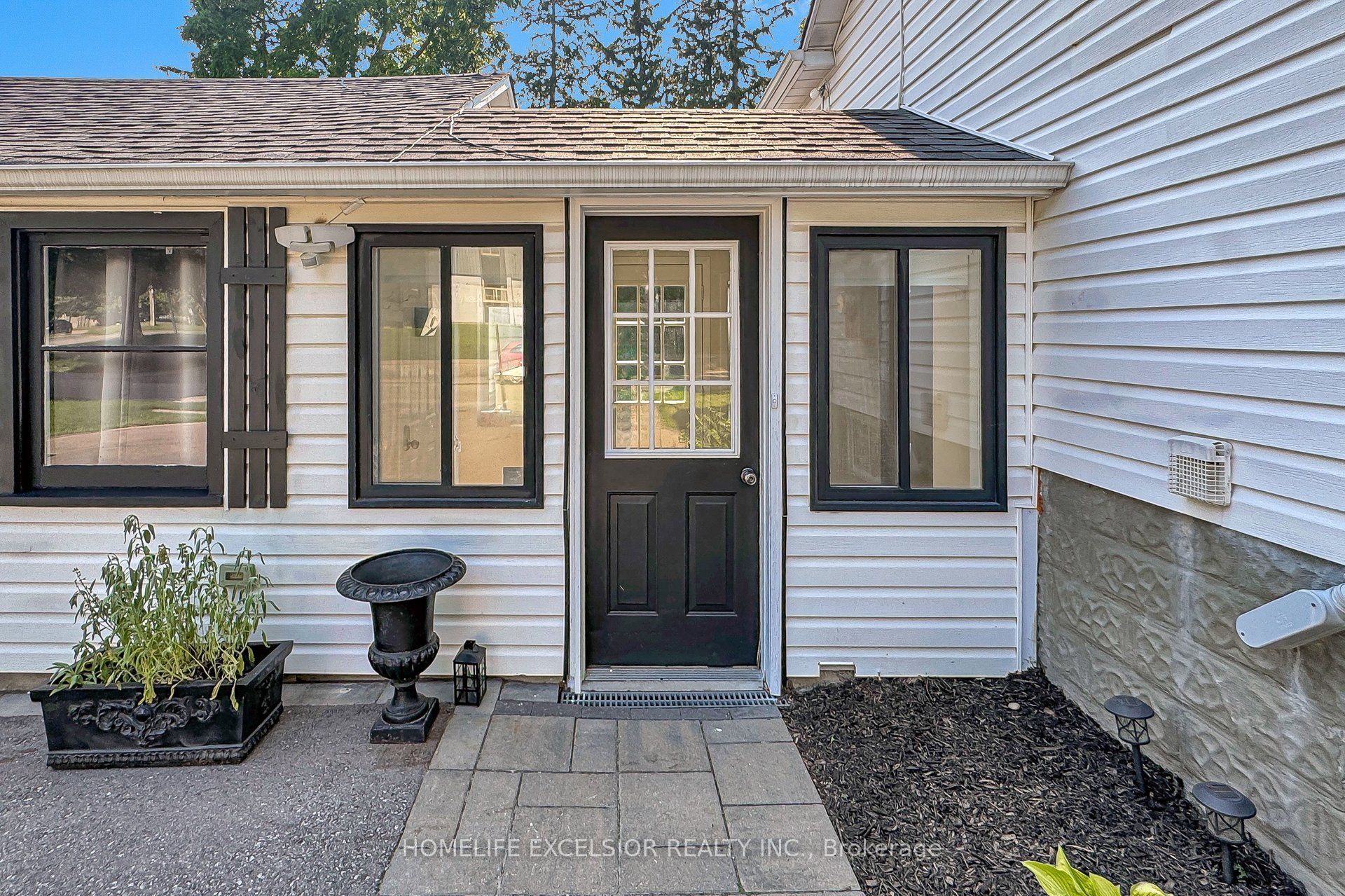 4 Albert Street, Whitchurch-Stouffville, ON L4A 4H1 photo 2