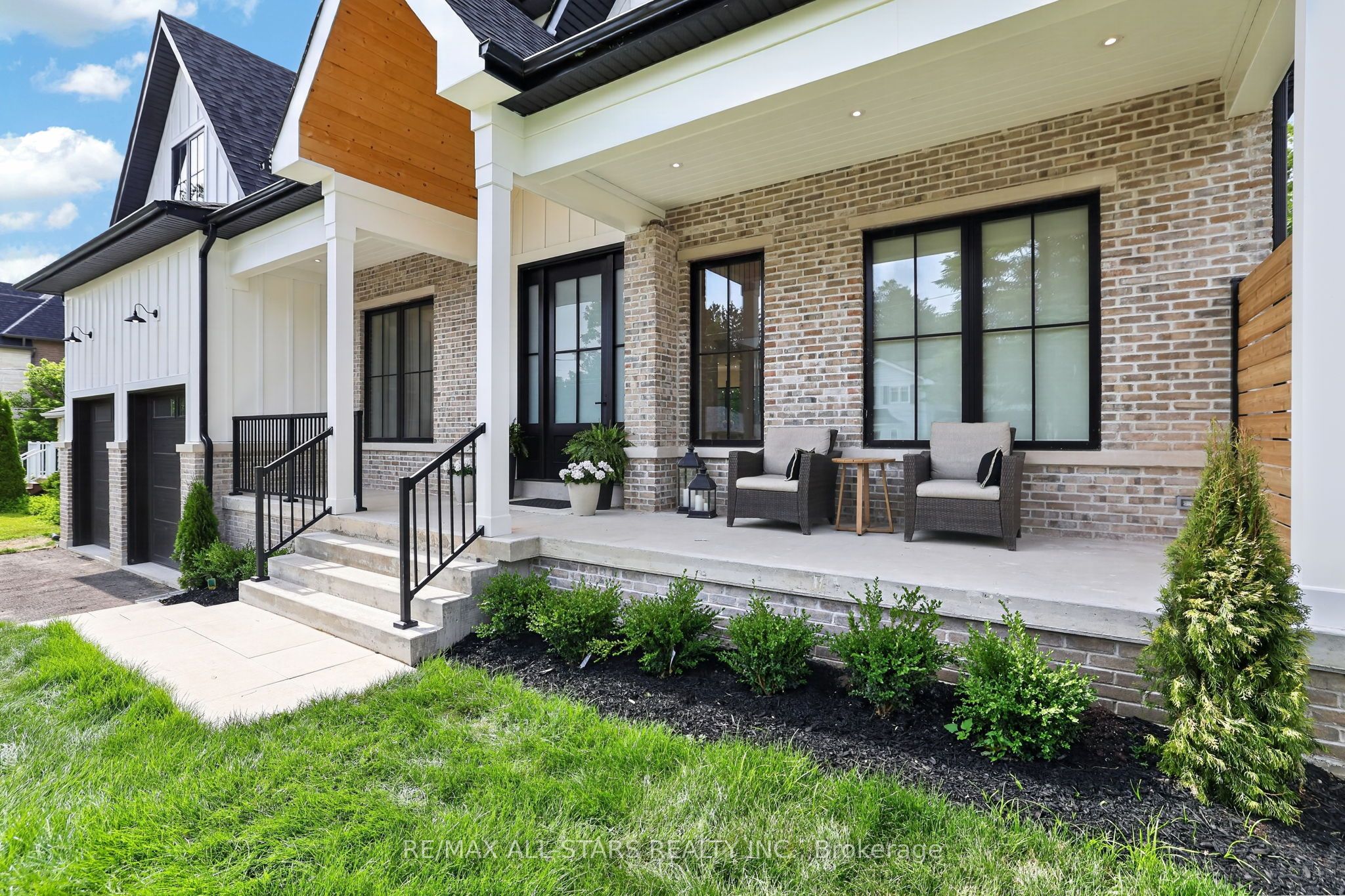 351 South Street, Whitchurch-Stouffville, ON L4A 7W4 photo 2