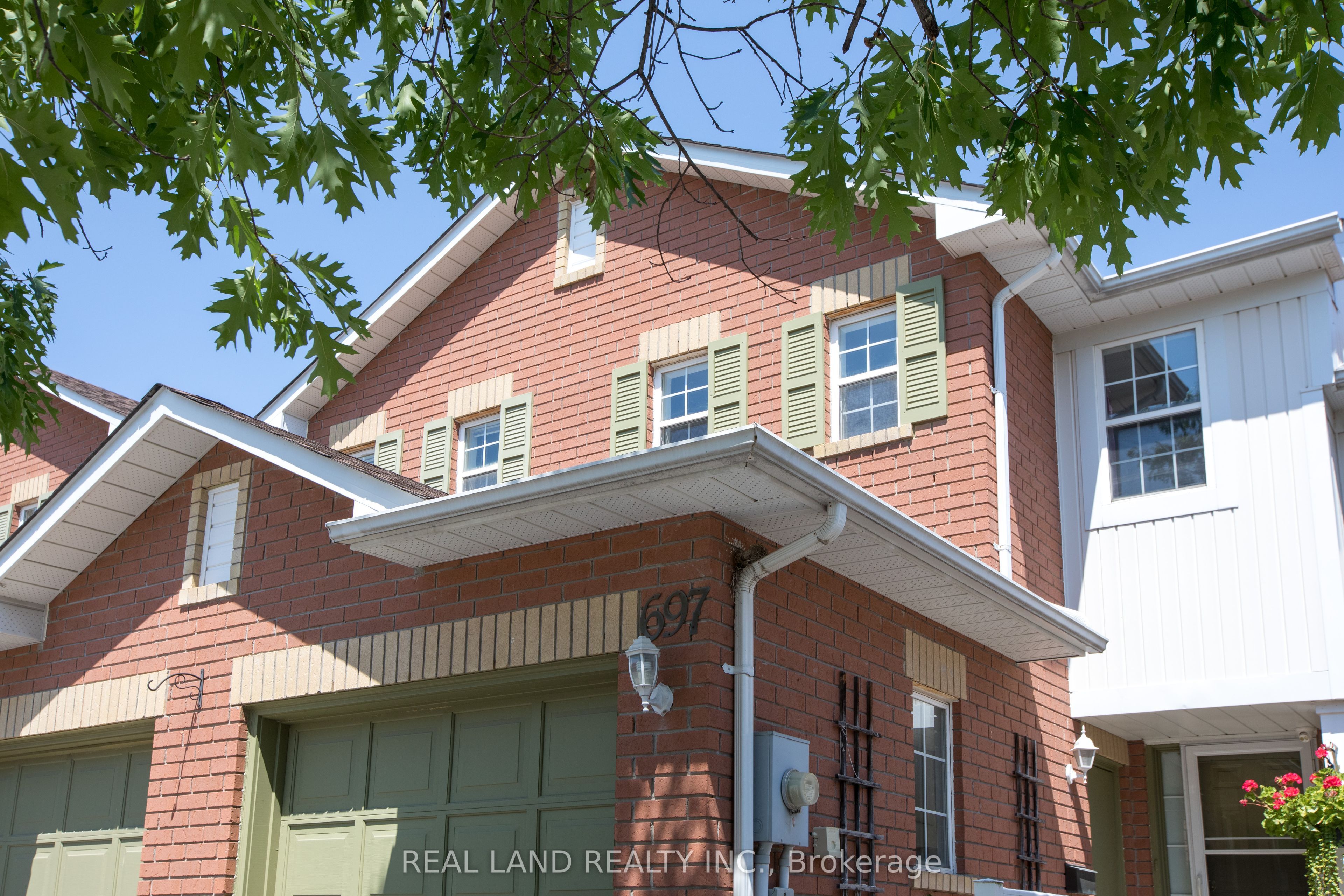 697 Limpert Terrace, Newmarket, ON L3Y 8R2 photo 2
