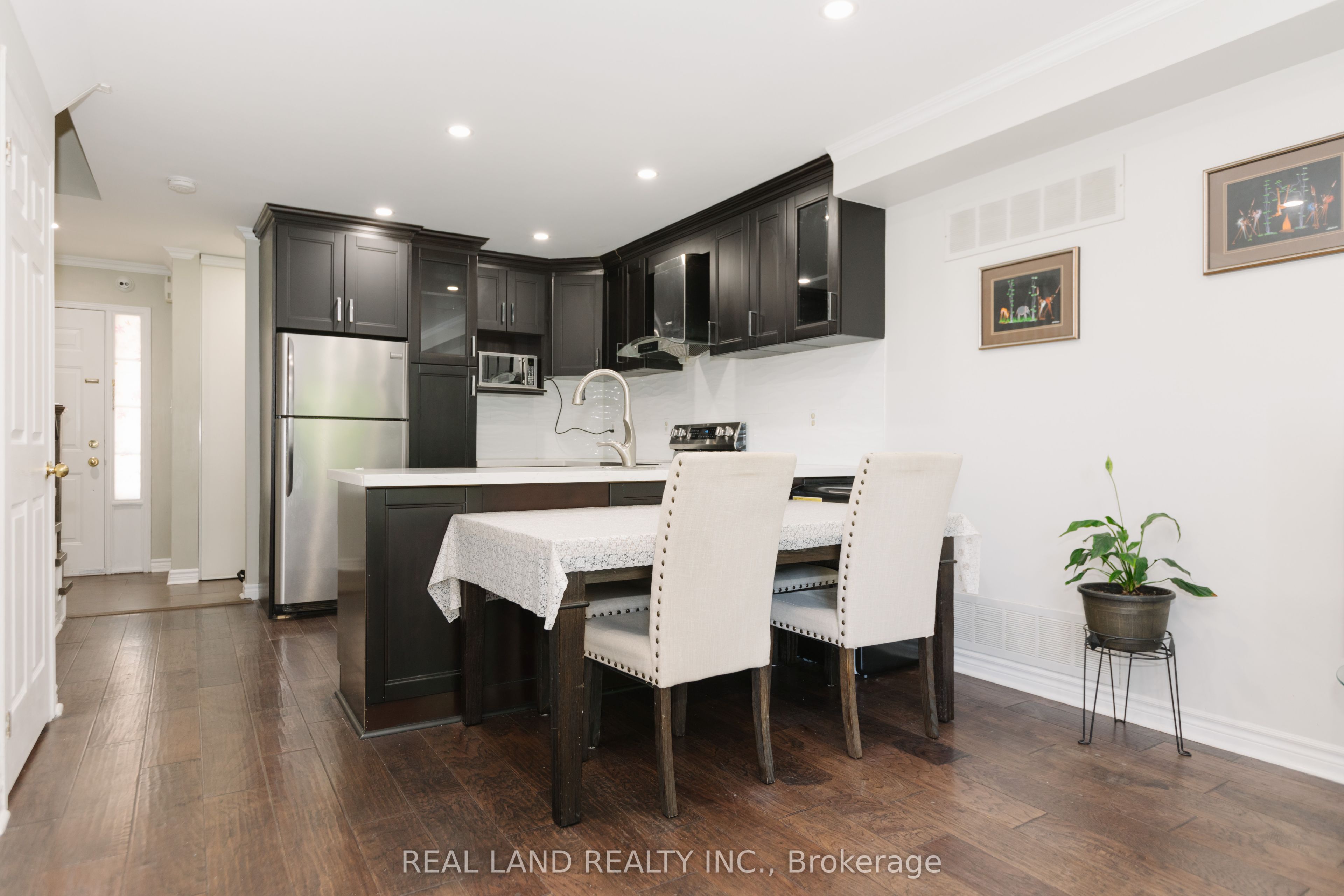 697 Limpert Terrace, Newmarket, ON L3Y 8R2 photo 4