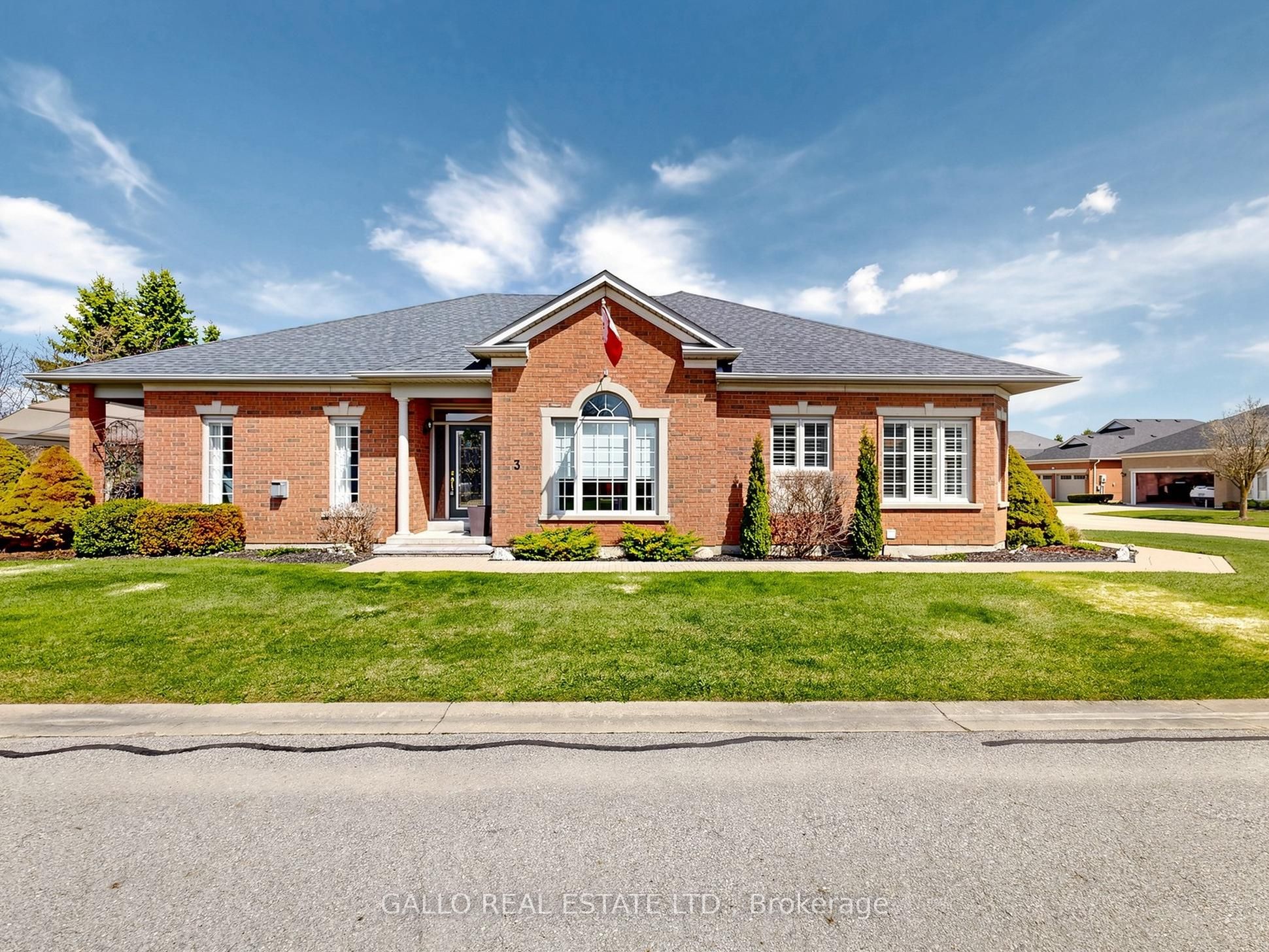 3 Ben's Reign 213, Whitchurch-Stouffville, ON L4A 1M2