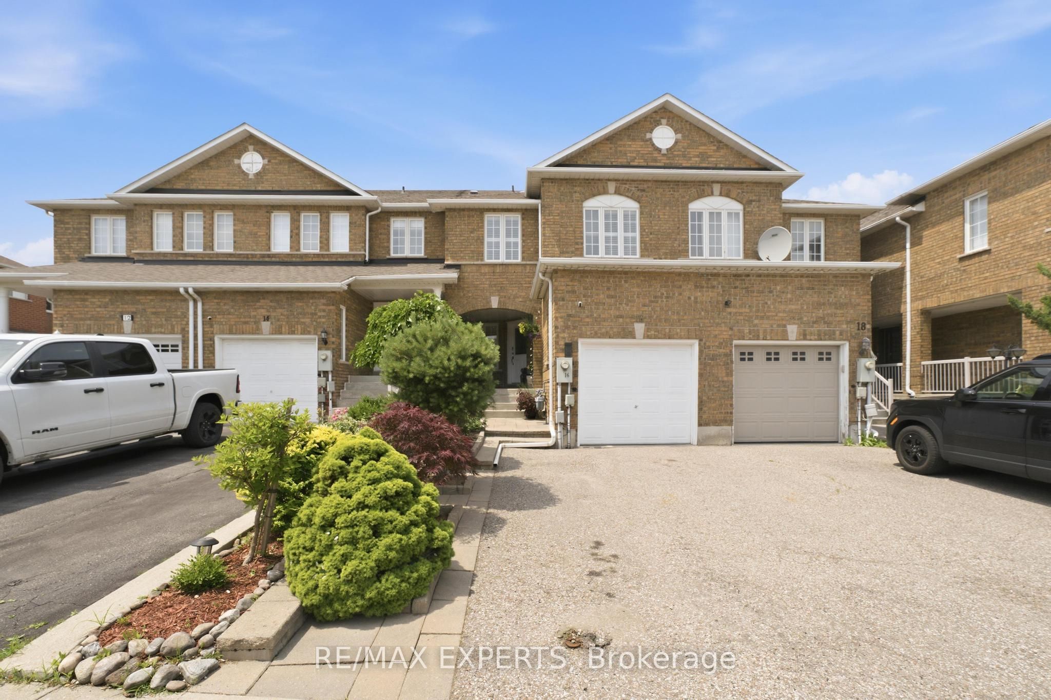 16 Piazza Crescent, Vaughan, ON L4H 2C8 photo 2