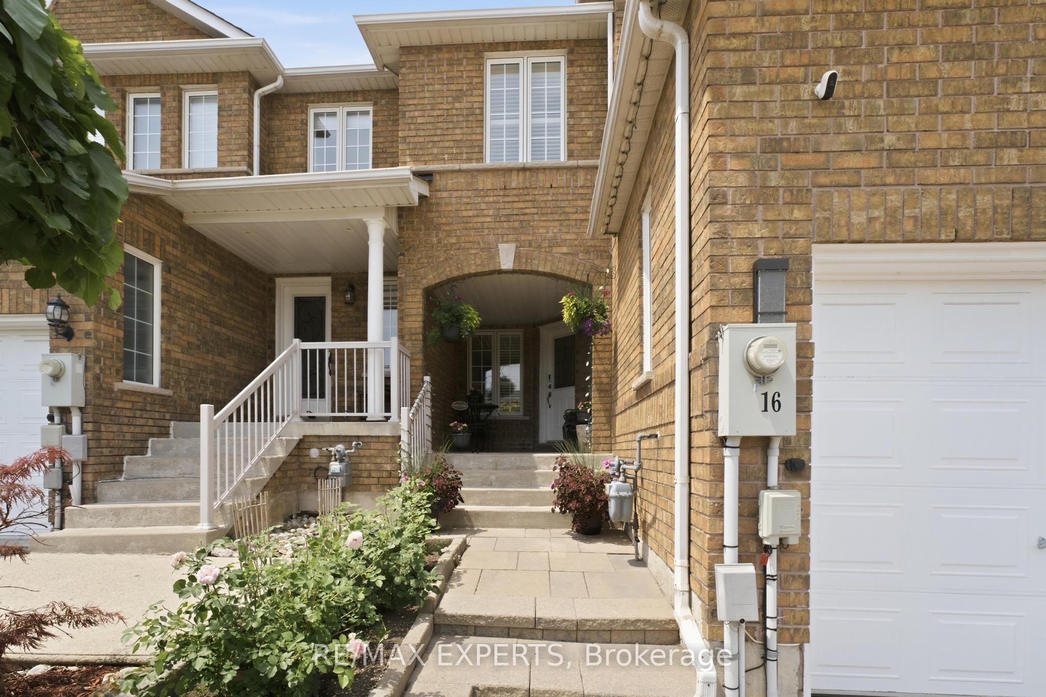 16 Piazza Crescent, Vaughan, ON L4H 2C8 photo 3