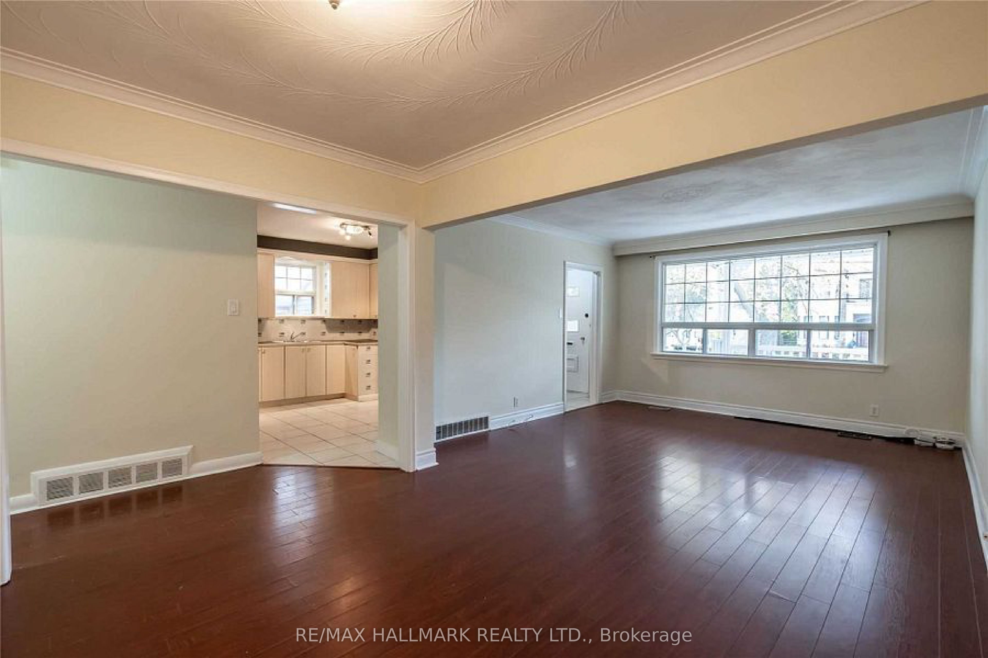 226 Lawrence Avenue, Richmond Hill, ON L4C 1Z6 photo 4