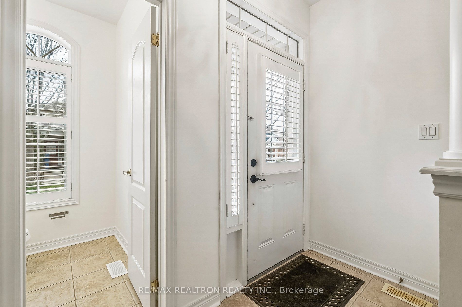 578 Tapestry Lane 14, Newmarket, ON L3X 3C9 photo 4