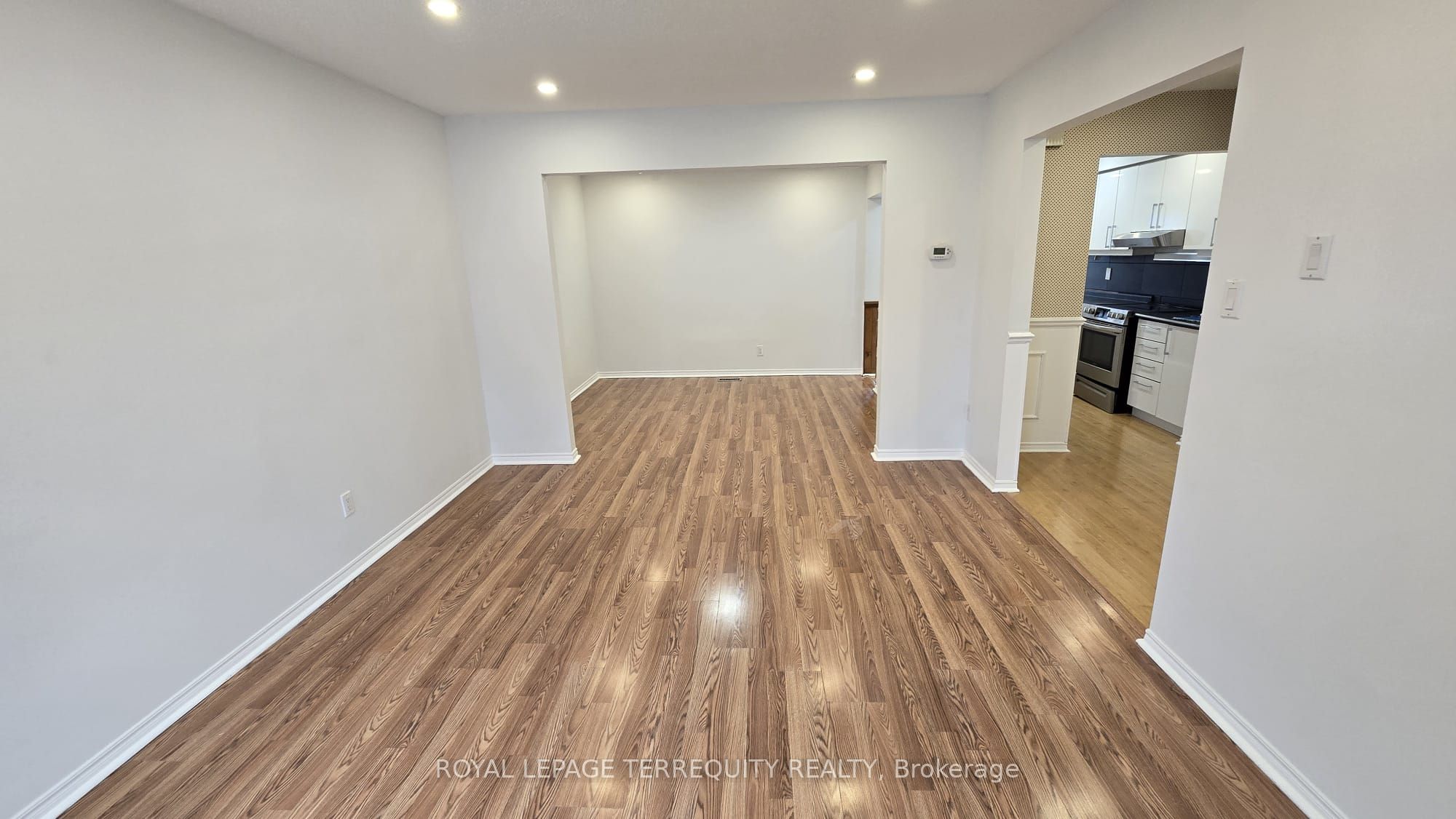 309 Harewood Boulevard Upper, Newmarket, ON L3Y 6N5 photo 4