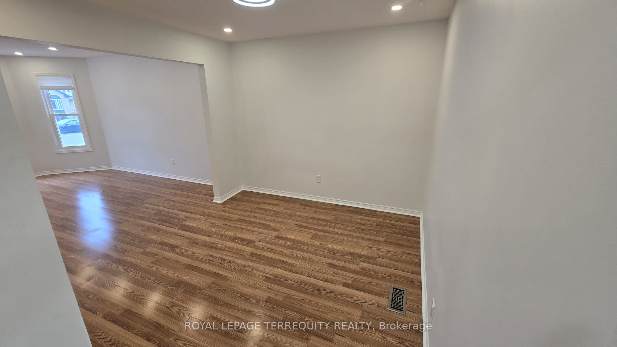 309 Harewood Boulevard Upper, Newmarket, ON L3Y 6N5 photo 5