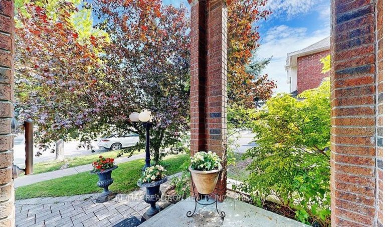 215 Drummond Drive, Vaughan, ON L6A 3C1 photo 2