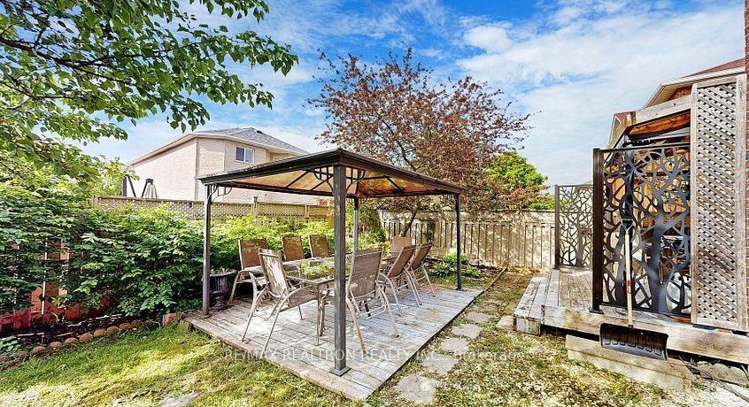 215 Drummond Drive, Vaughan, ON L6A 3C1 photo 3