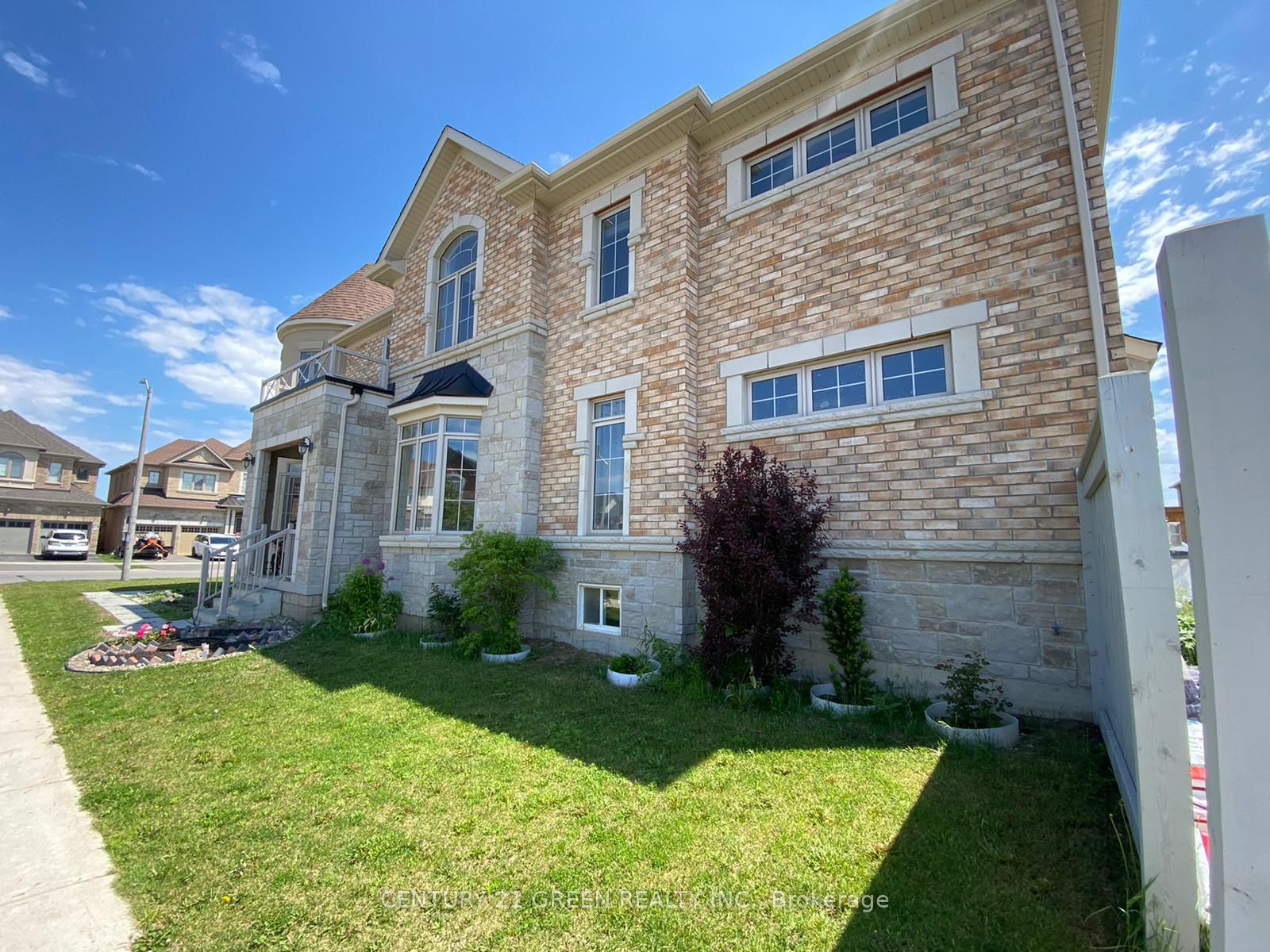 21 Tupling Street, Bradford West Gwillimbury, ON L3Z 0W8 photo 2