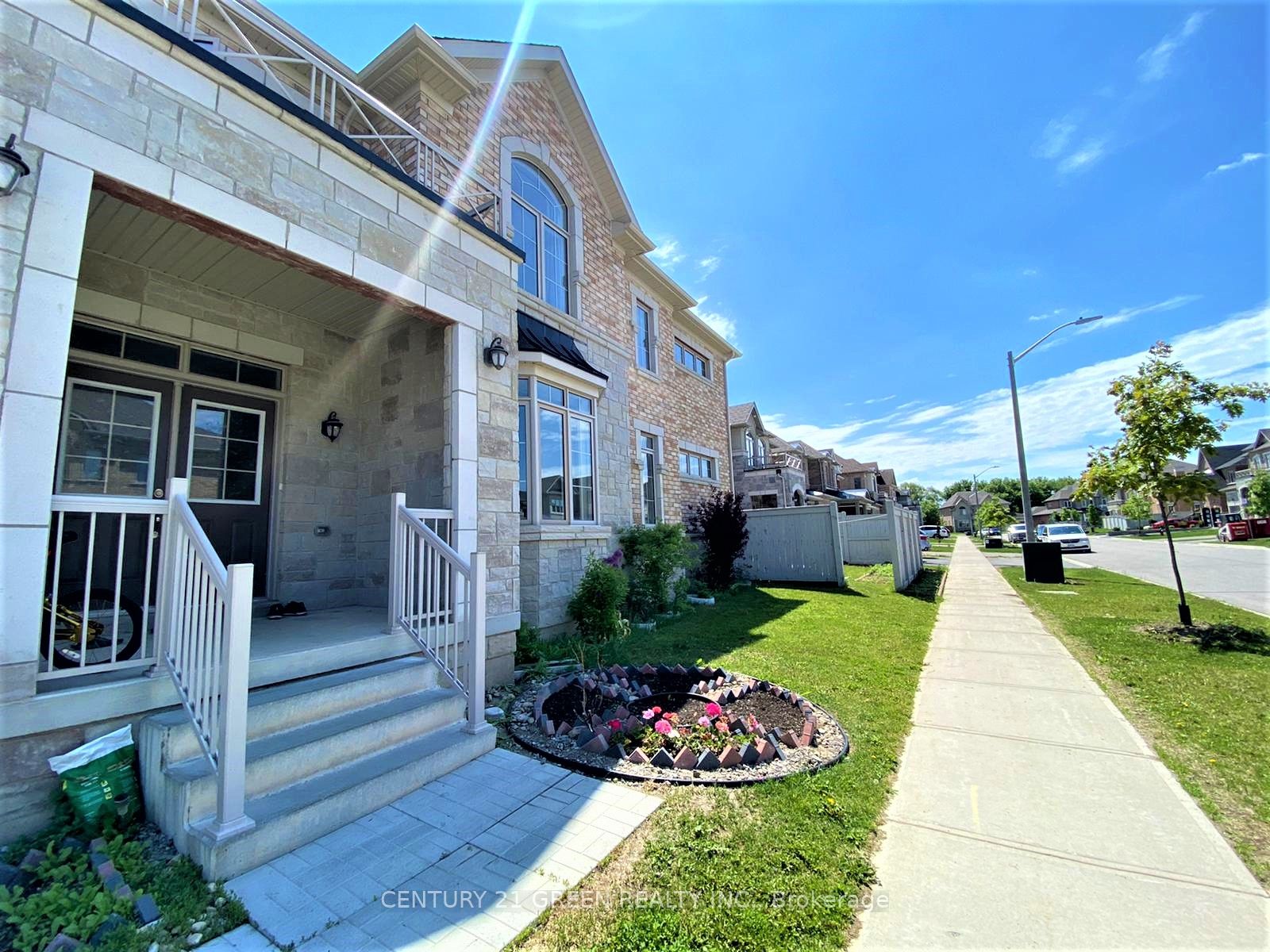 21 Tupling Street, Bradford West Gwillimbury, ON L3Z 0W8 photo 3