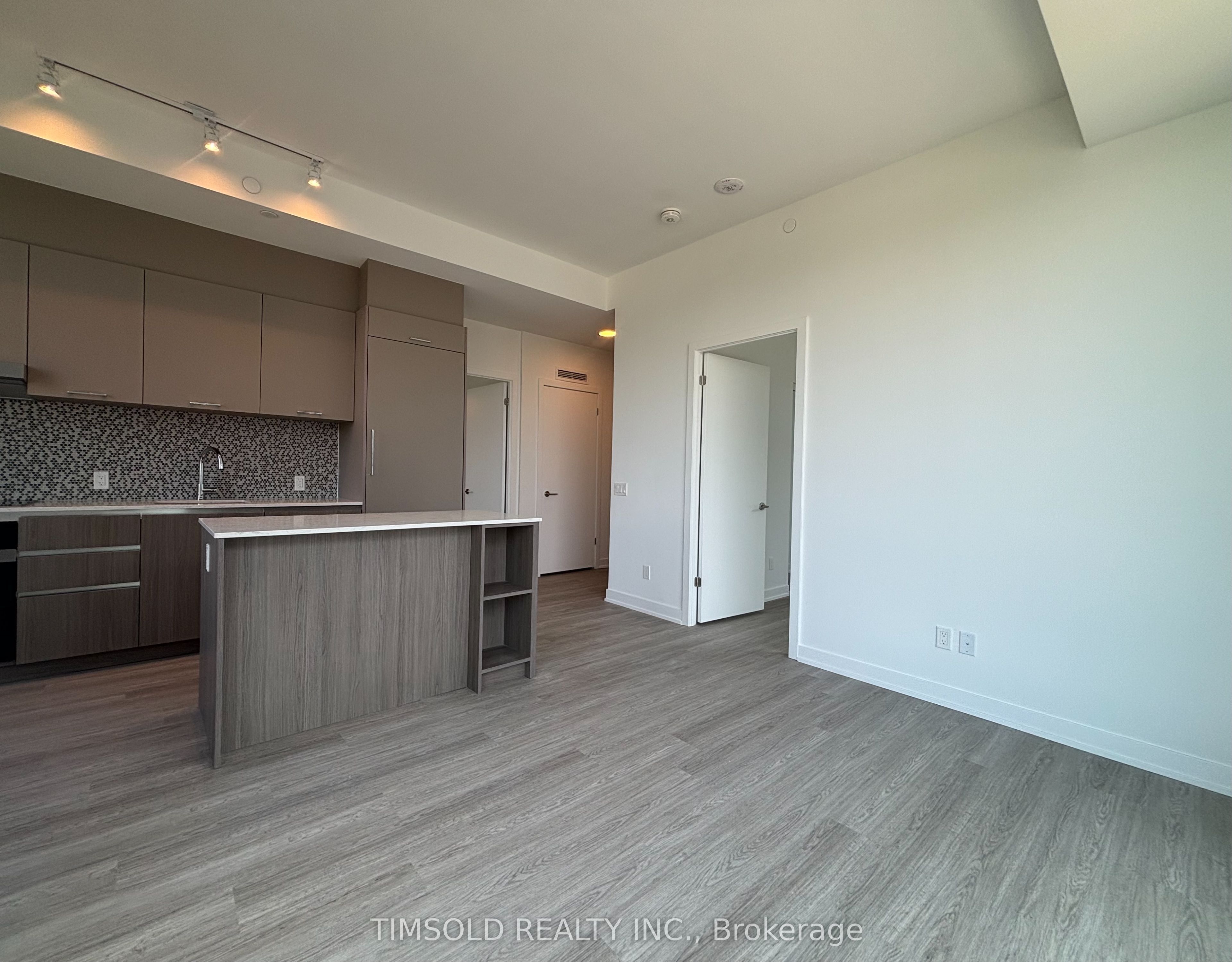 8188 Yonge Street 916, Vaughan, ON L4J 0M2 photo 4