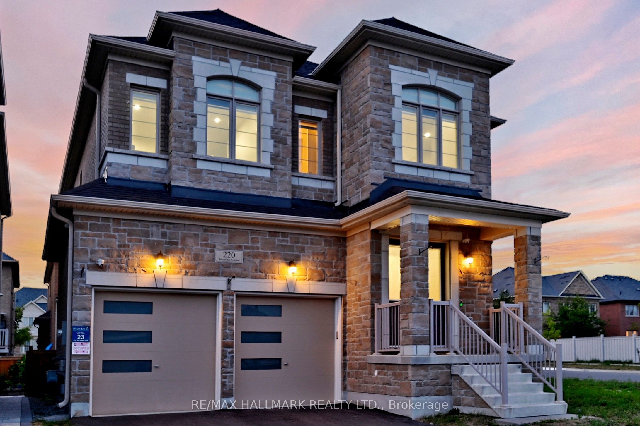 220 Wesmina Avenue, Whitchurch-Stouffville, ON L4A 5A2 photo 2