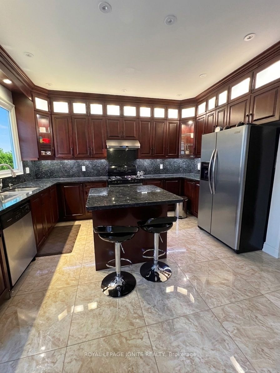 35 Waite Crescent, Whitchurch-Stouffville, ON L4A 0B5 photo 3