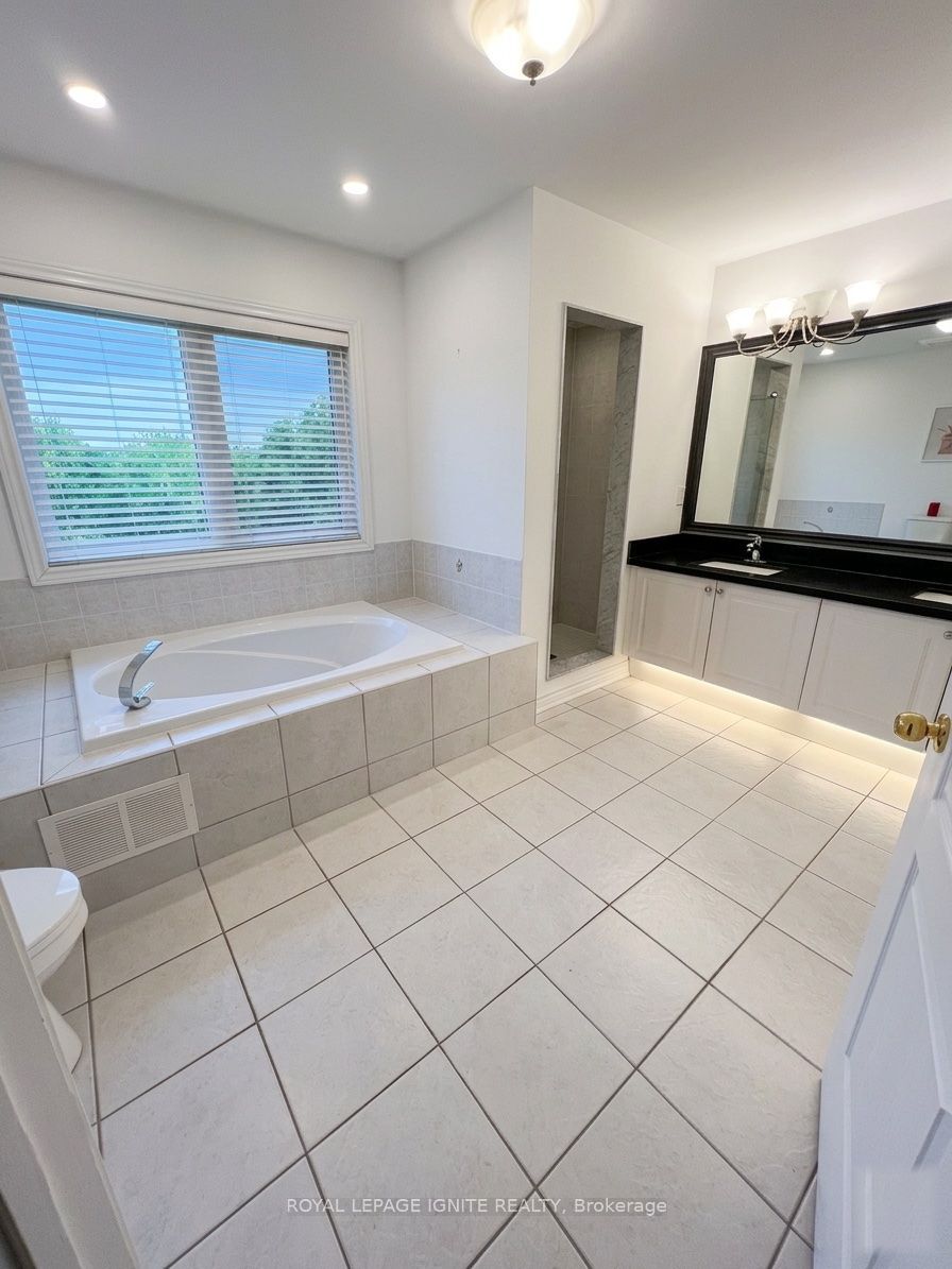 35 Waite Crescent, Whitchurch-Stouffville, ON L4A 0B5 photo 5