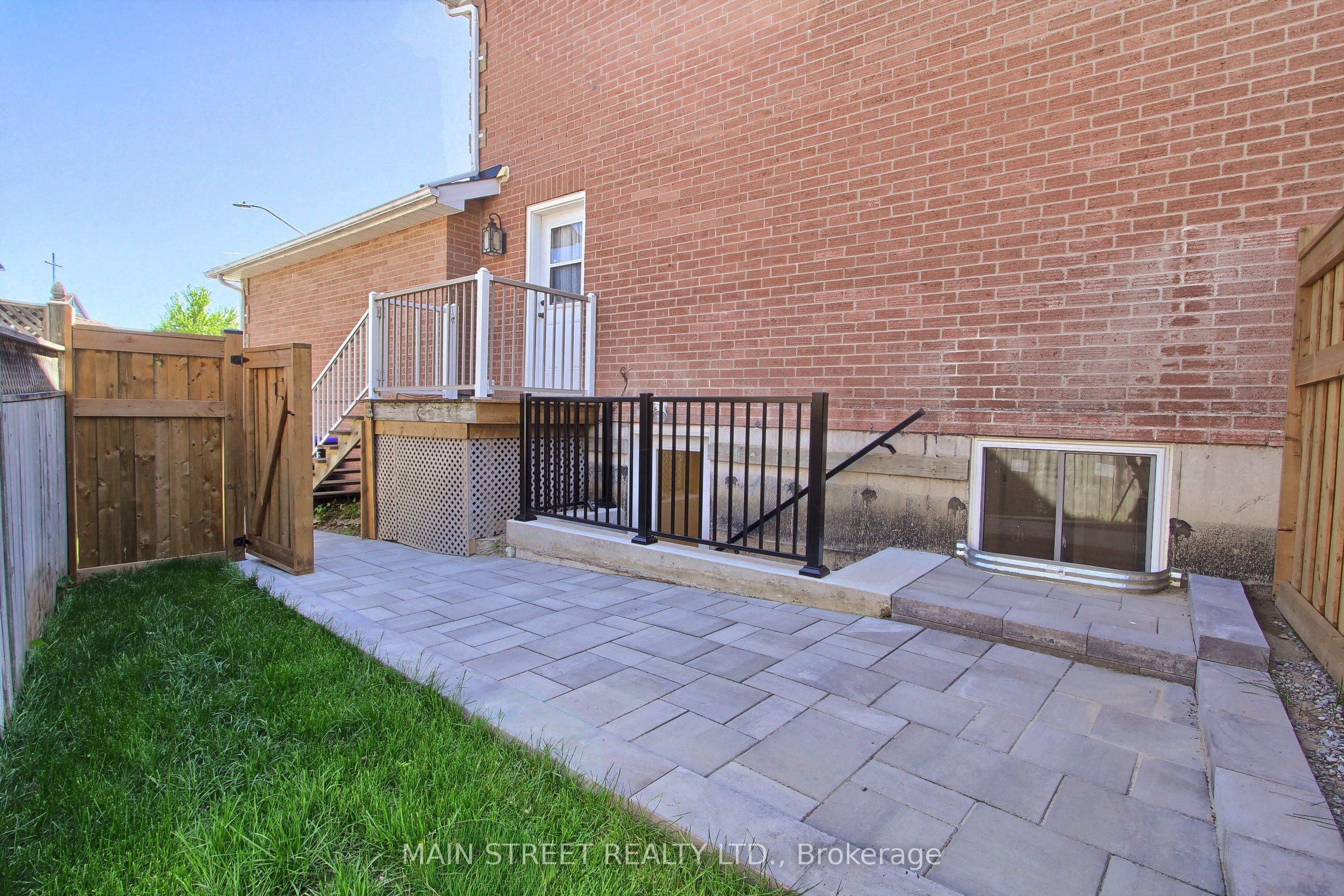 4 Carrington Place B, Bradford West Gwillimbury, ON L3Z 2V3 photo 4