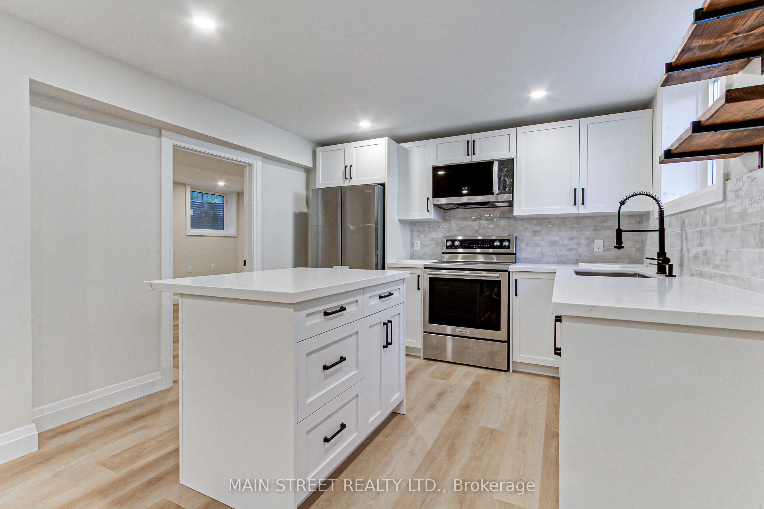4 Carrington Place B, Bradford West Gwillimbury, ON L3Z 2V3 photo 5