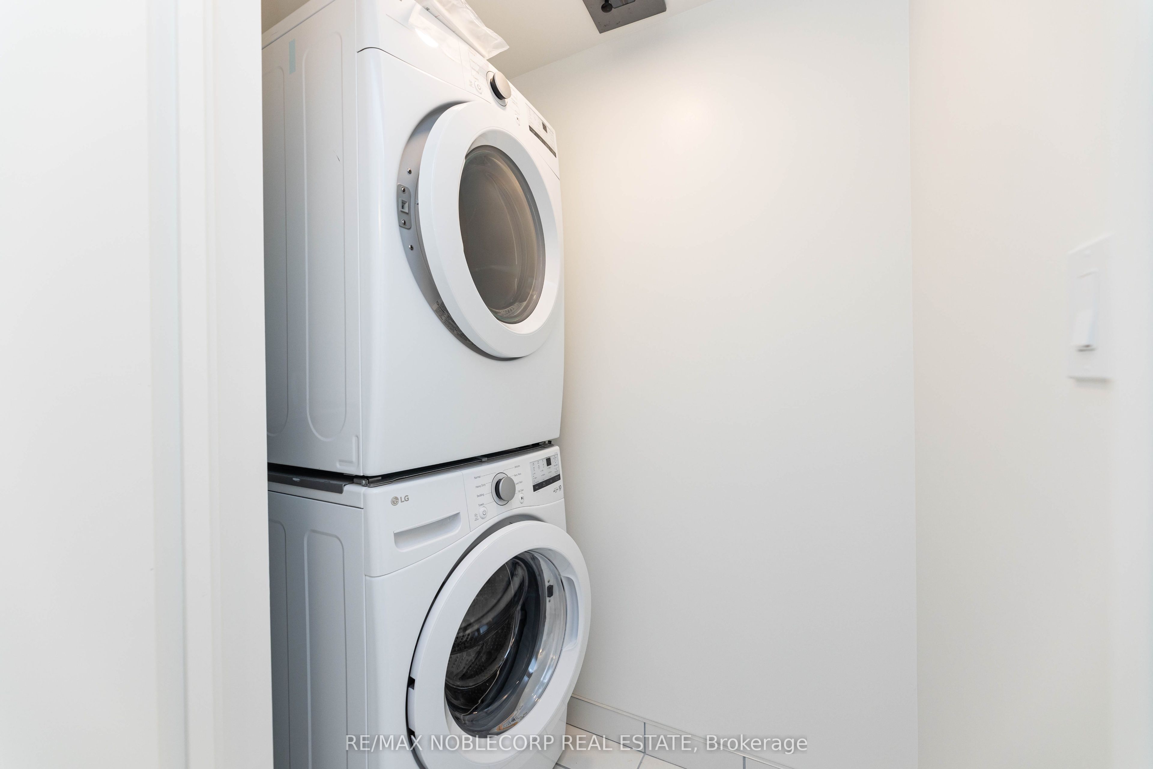 292 Verdale Crossing 805B, Markham, ON L6G 0G6 photo 5