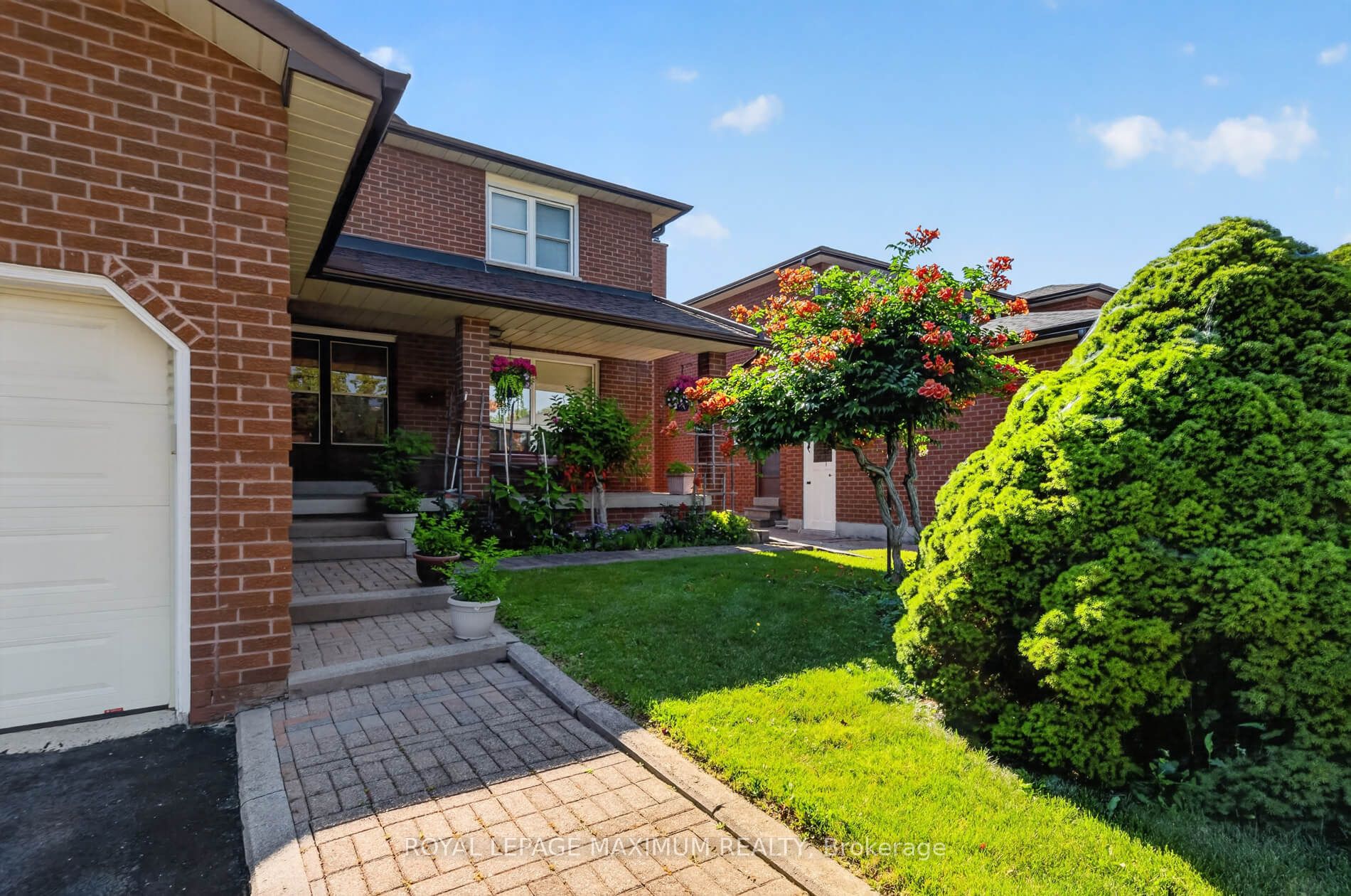 162 Wigwoss Drive, Vaughan, ON L4L 2R2 photo 2