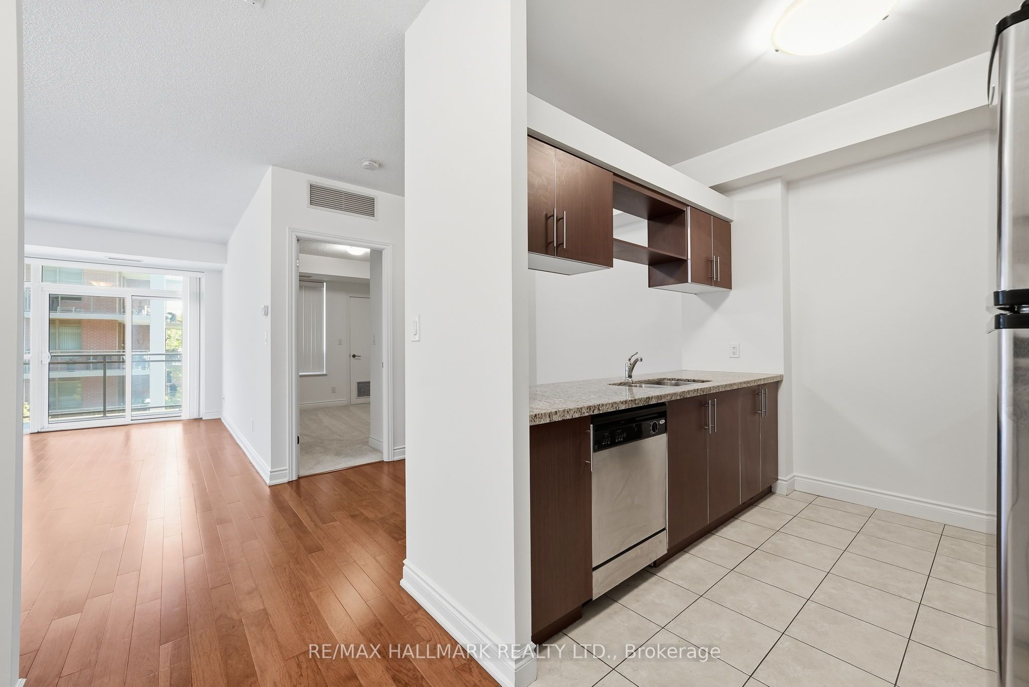 281 Woodbridge Avenue 409, Vaughan, ON M4S 1A1 photo 4