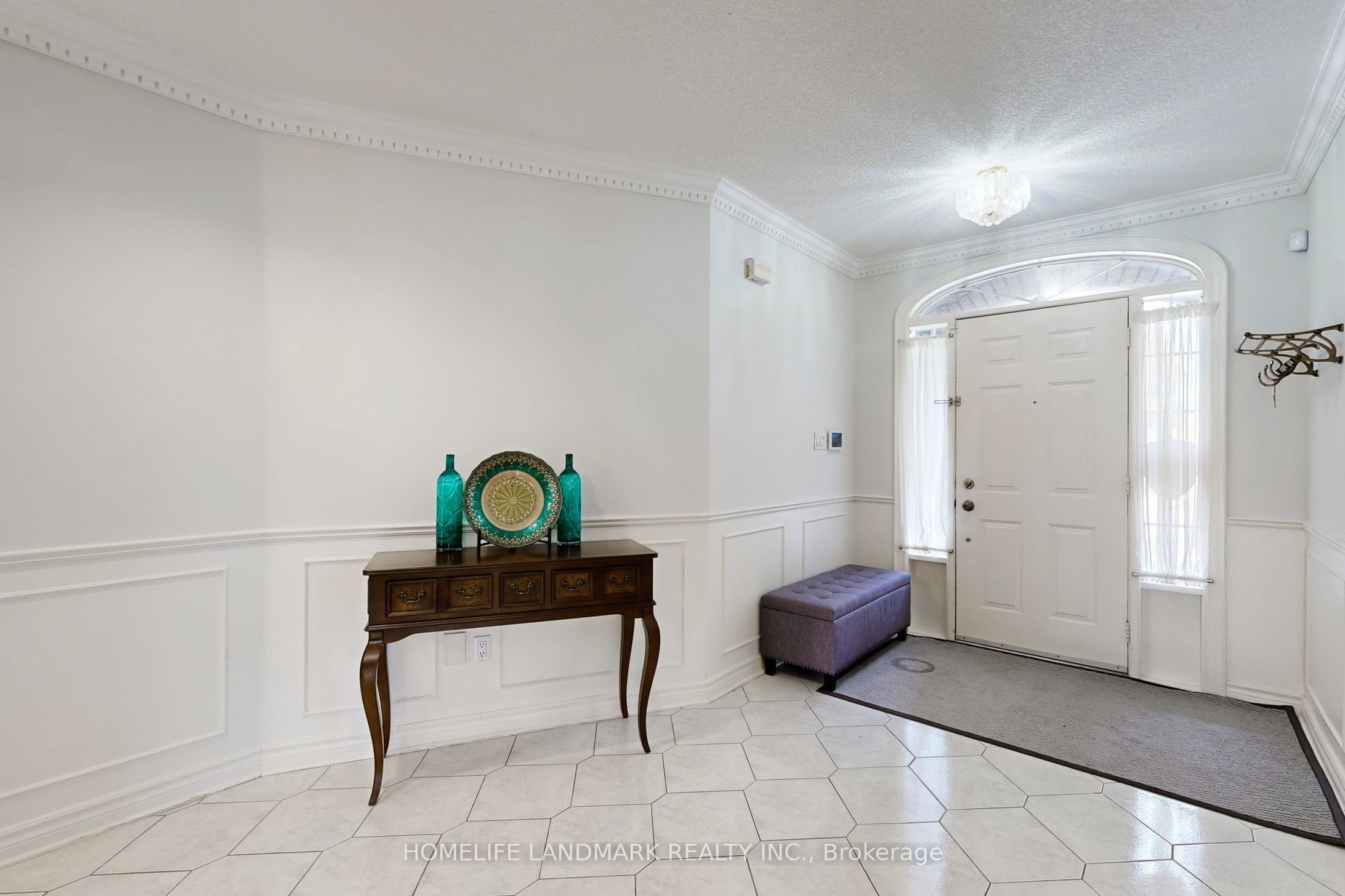46 Green Ash Crescent, Richmond Hill, ON L4B 3S1 photo 2