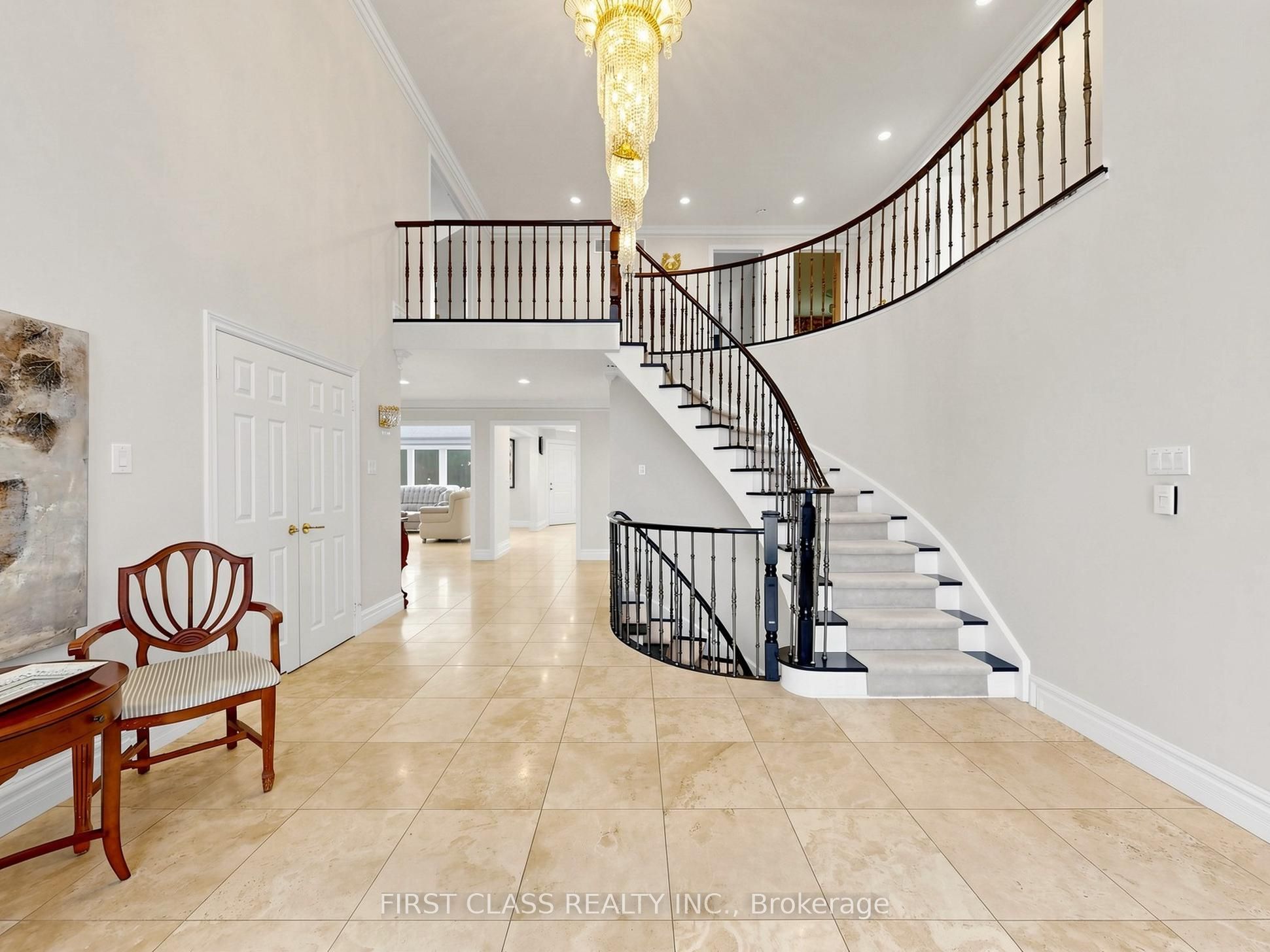 9 Westpoint Court, Richmond Hill, ON L4B 2V6 photo 2