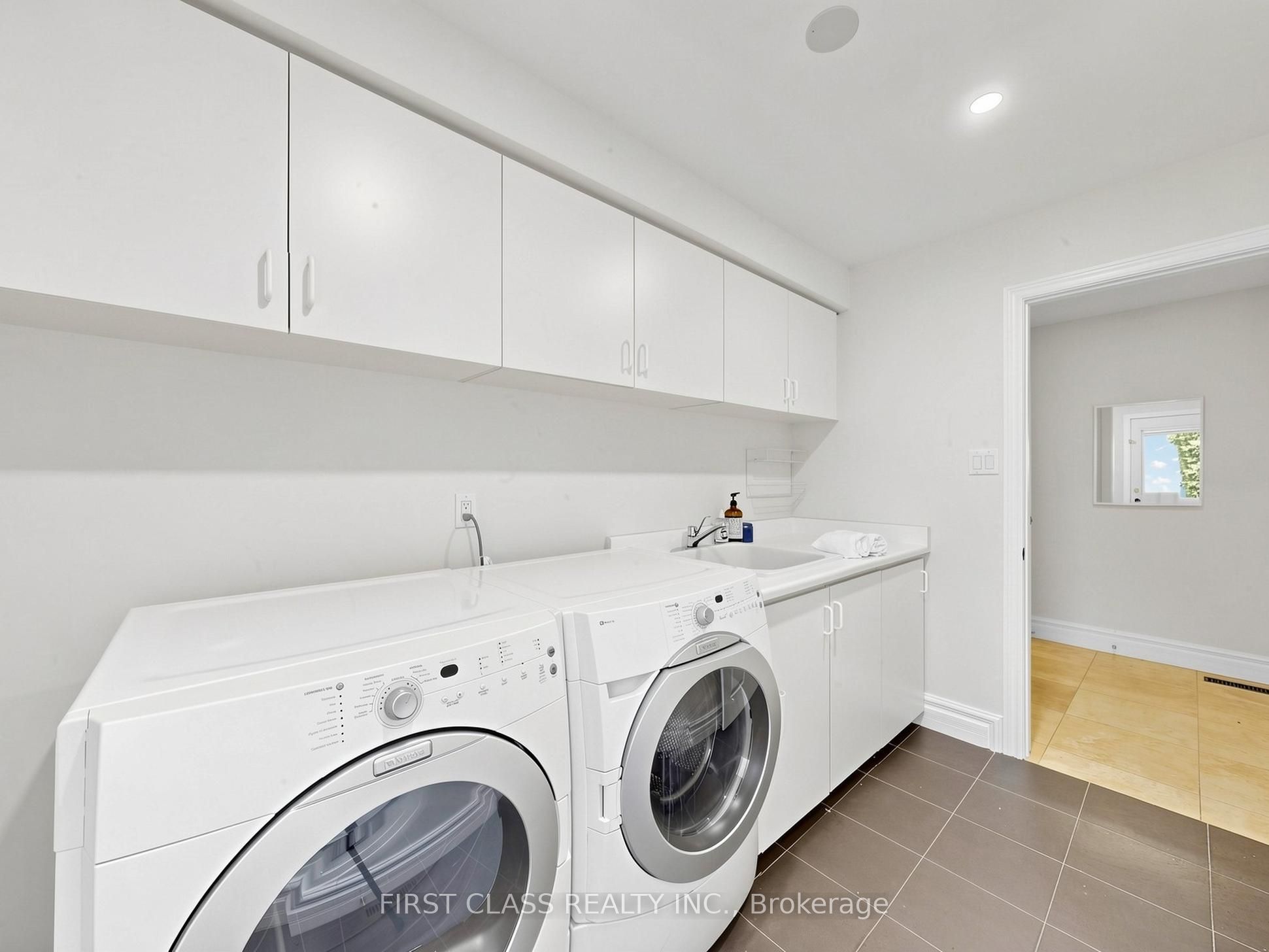 9 Westpoint Court, Richmond Hill, ON L4B 2V6 photo 4