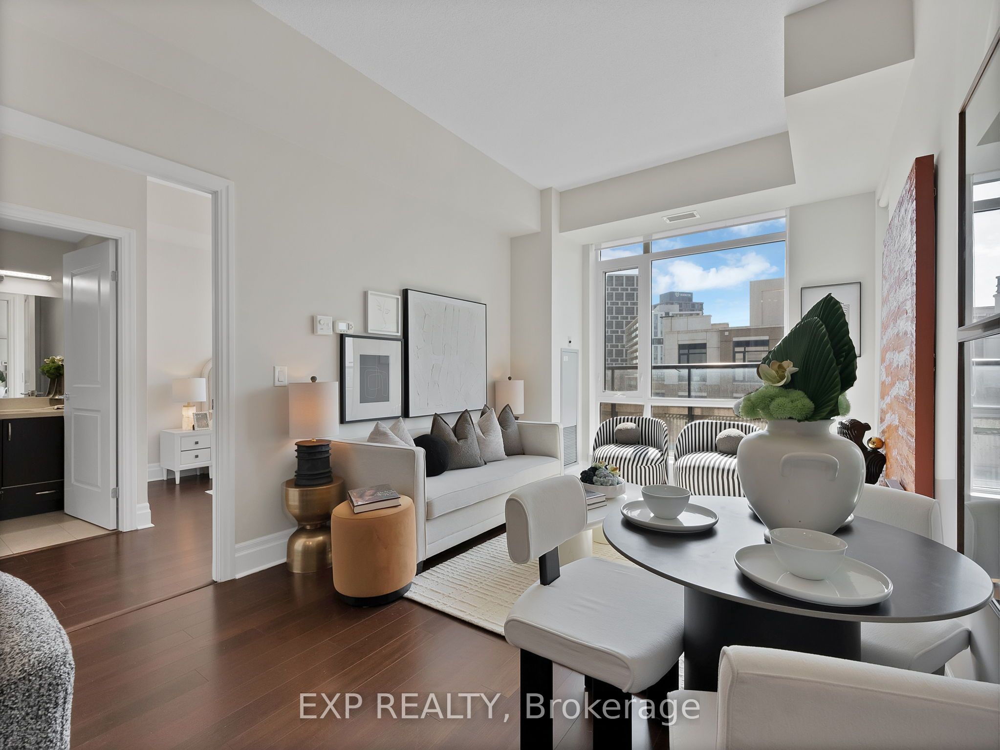 131 Upper Duke Crescent 1004, Markham, ON L6G 0C9