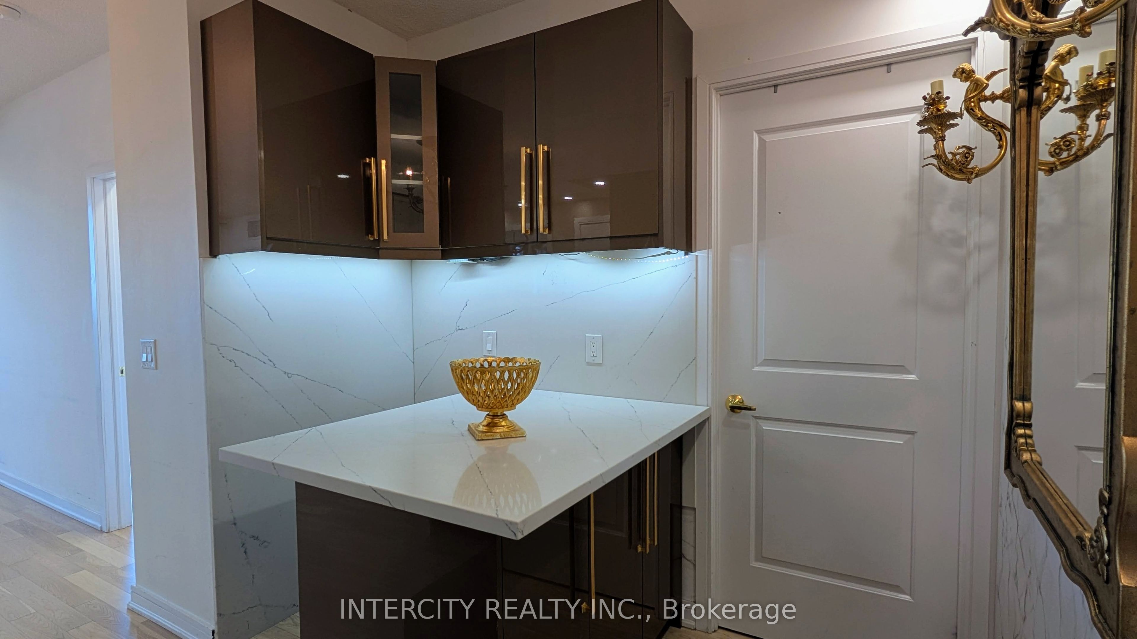 9201 Yonge Street 1602, Richmond Hill, ON L4C 1H9 photo 5