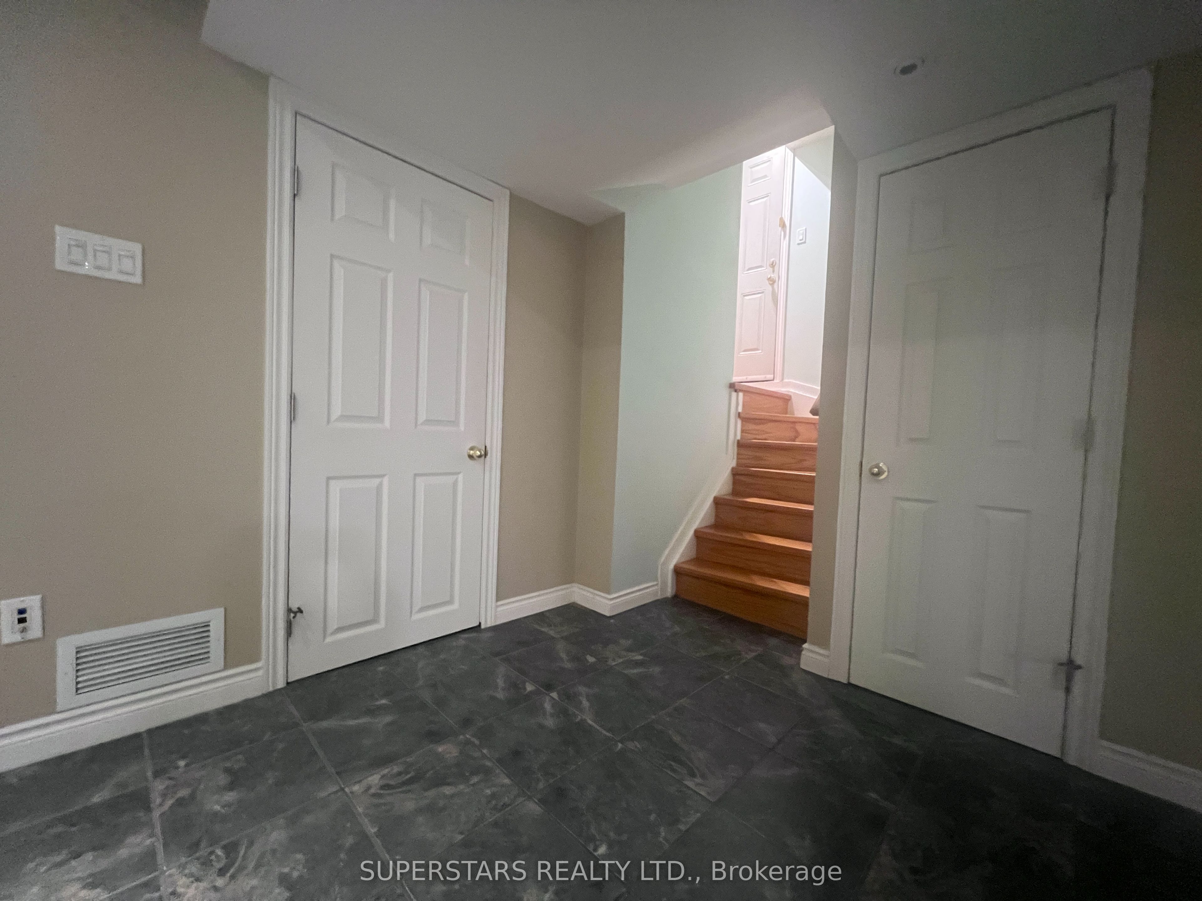 75 Marydale Avenue, Markham, ON L3S 3B4 photo 2