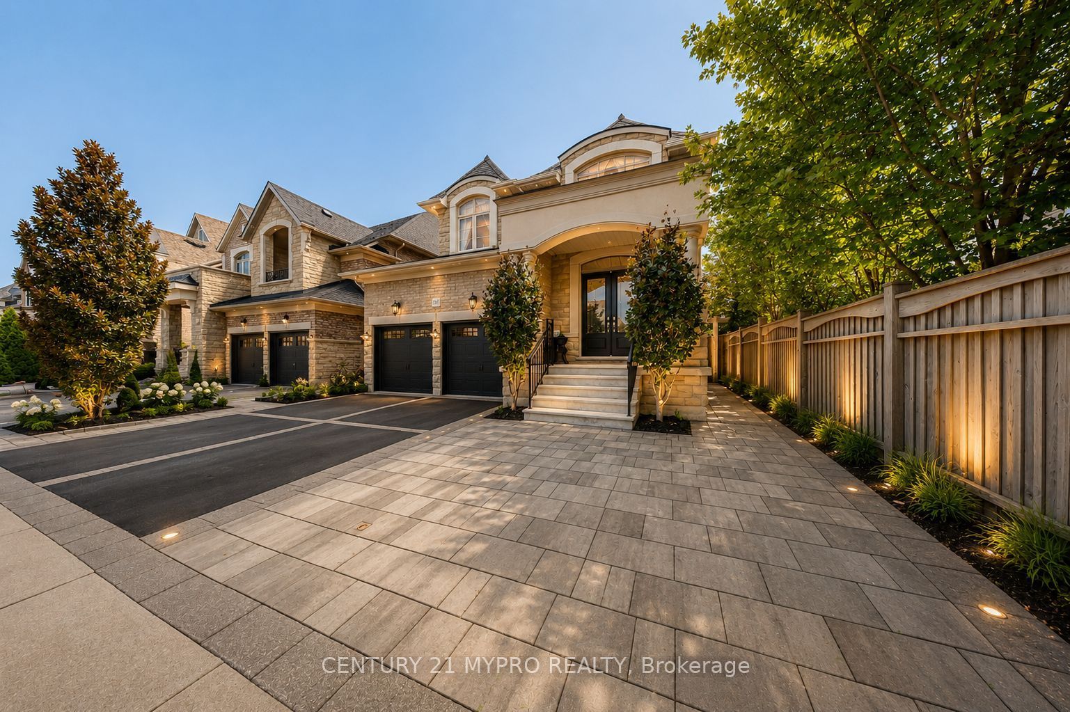 107 Hailsham Court, Vaughan, ON L4L 1A6 photo 2
