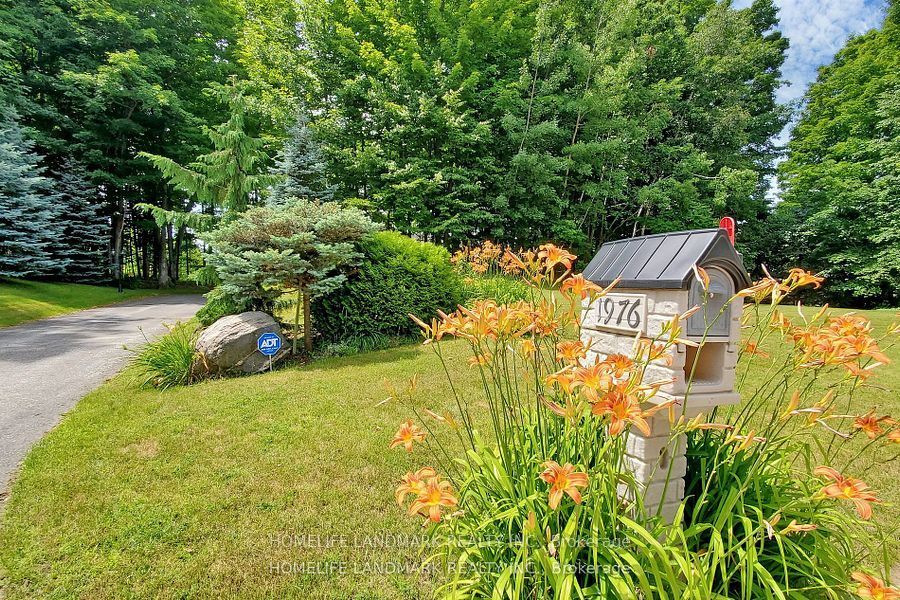 1976 Forest Valley Drive, Innisfil, ON L9S 4A5 photo 2