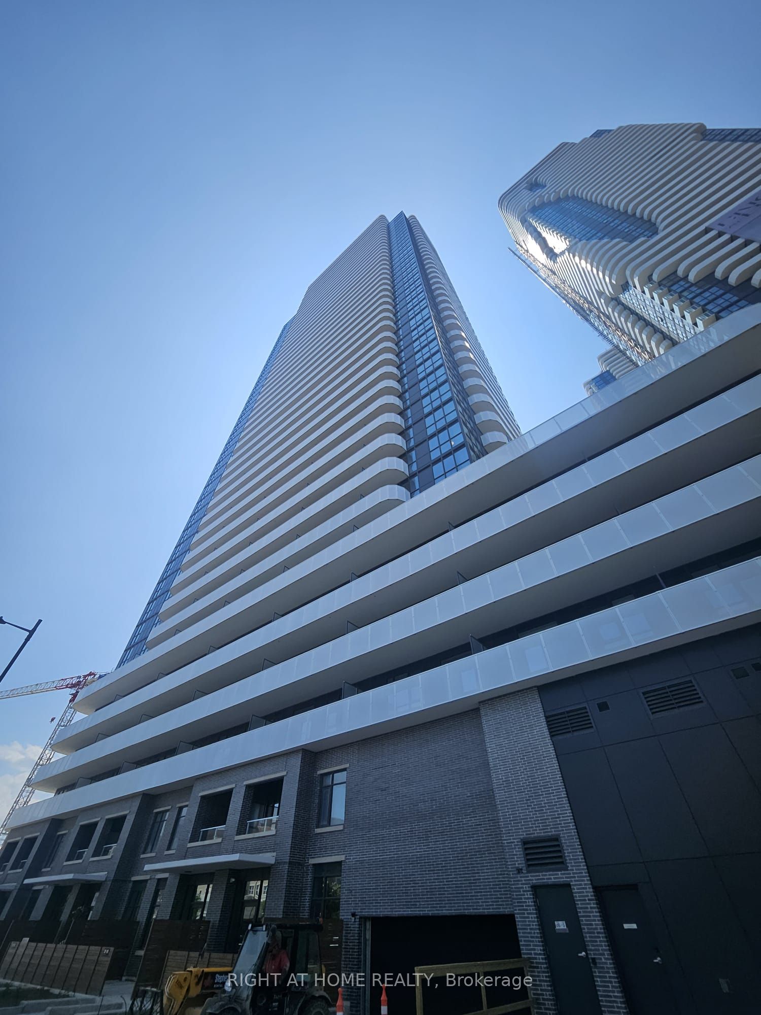 28 Interchange Way 316, Vaughan, ON L4K 0P8