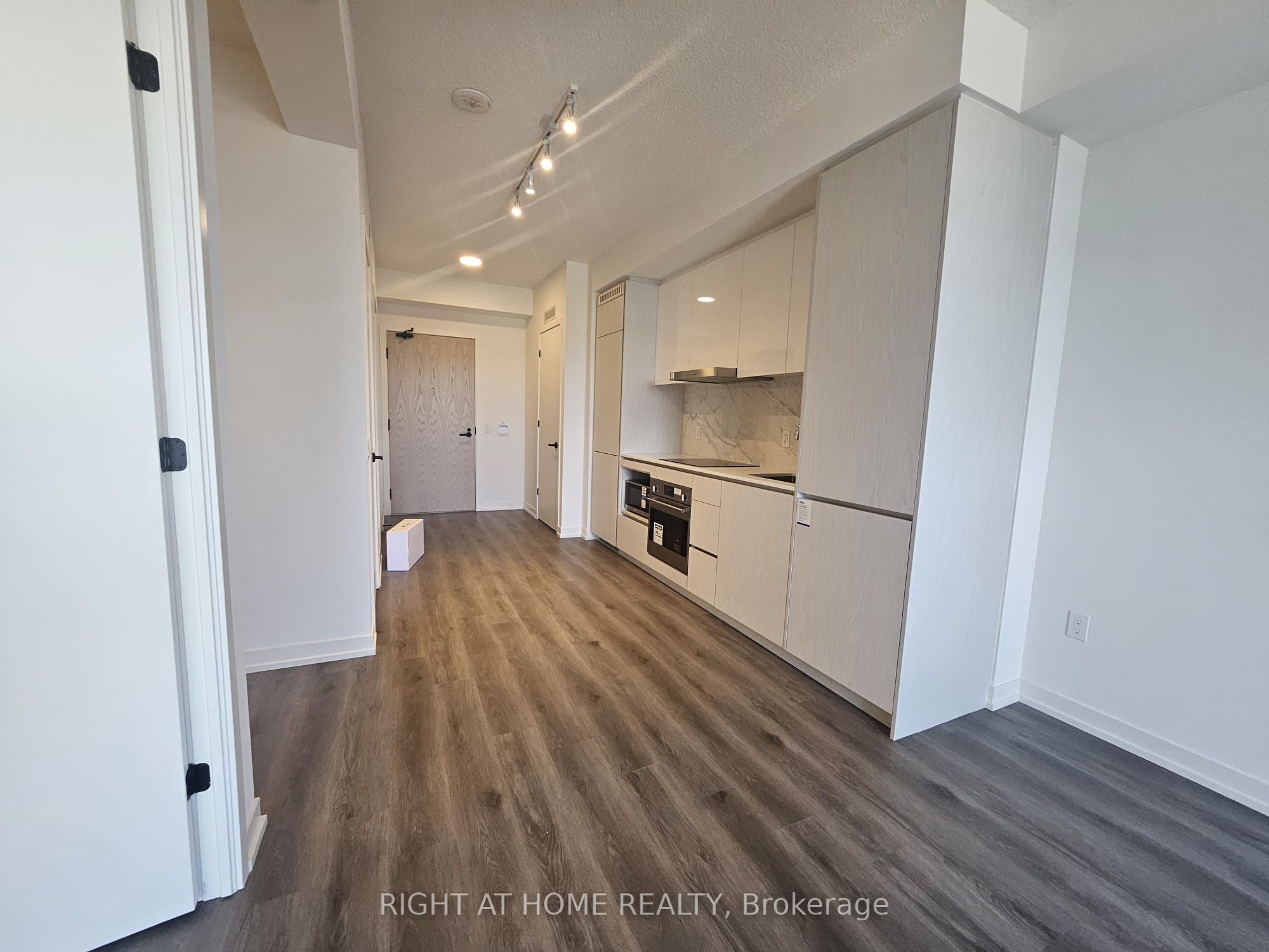 28 Interchange Way 316, Vaughan, ON L4K 0P8 photo 5