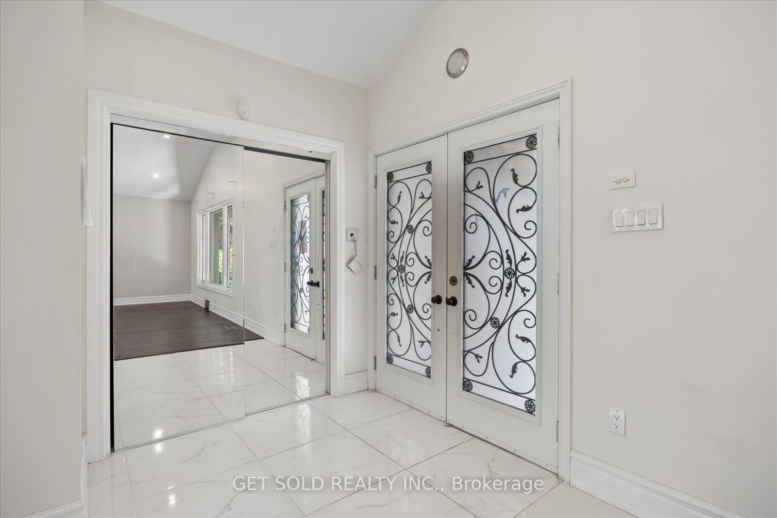 156 Duncan Road, Richmond Hill, ON L4C 6J8 photo 3