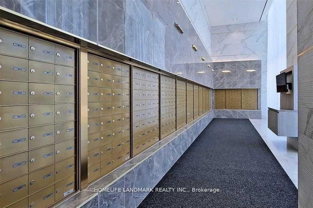898 Portage Parkway 3710, Vaughan, ON L4K 0J6 photo 5