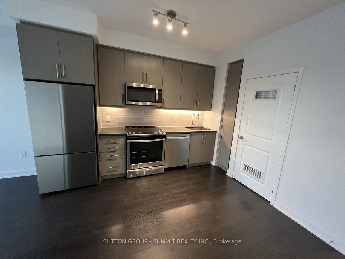 85 ONEIDA Crescent 401, Richmond Hill, ON L4B 0H4 photo 2